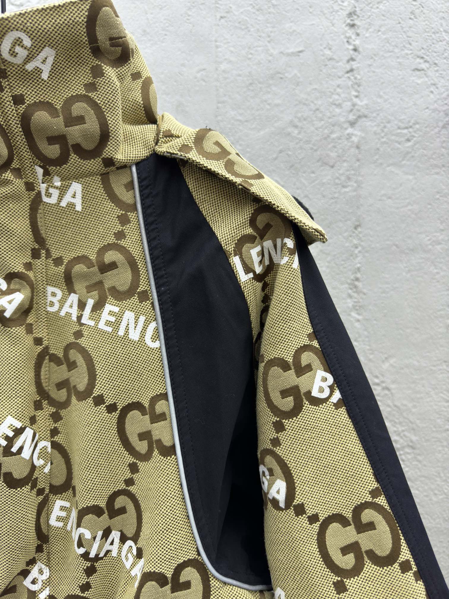 GUCCI X BLCG 联名斜字母风衣夹克外套 5
