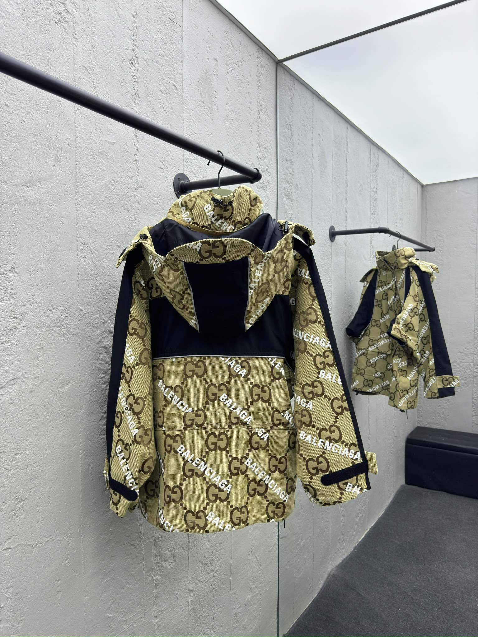 GUCCI X BLCG 联名斜字母风衣夹克外套 2