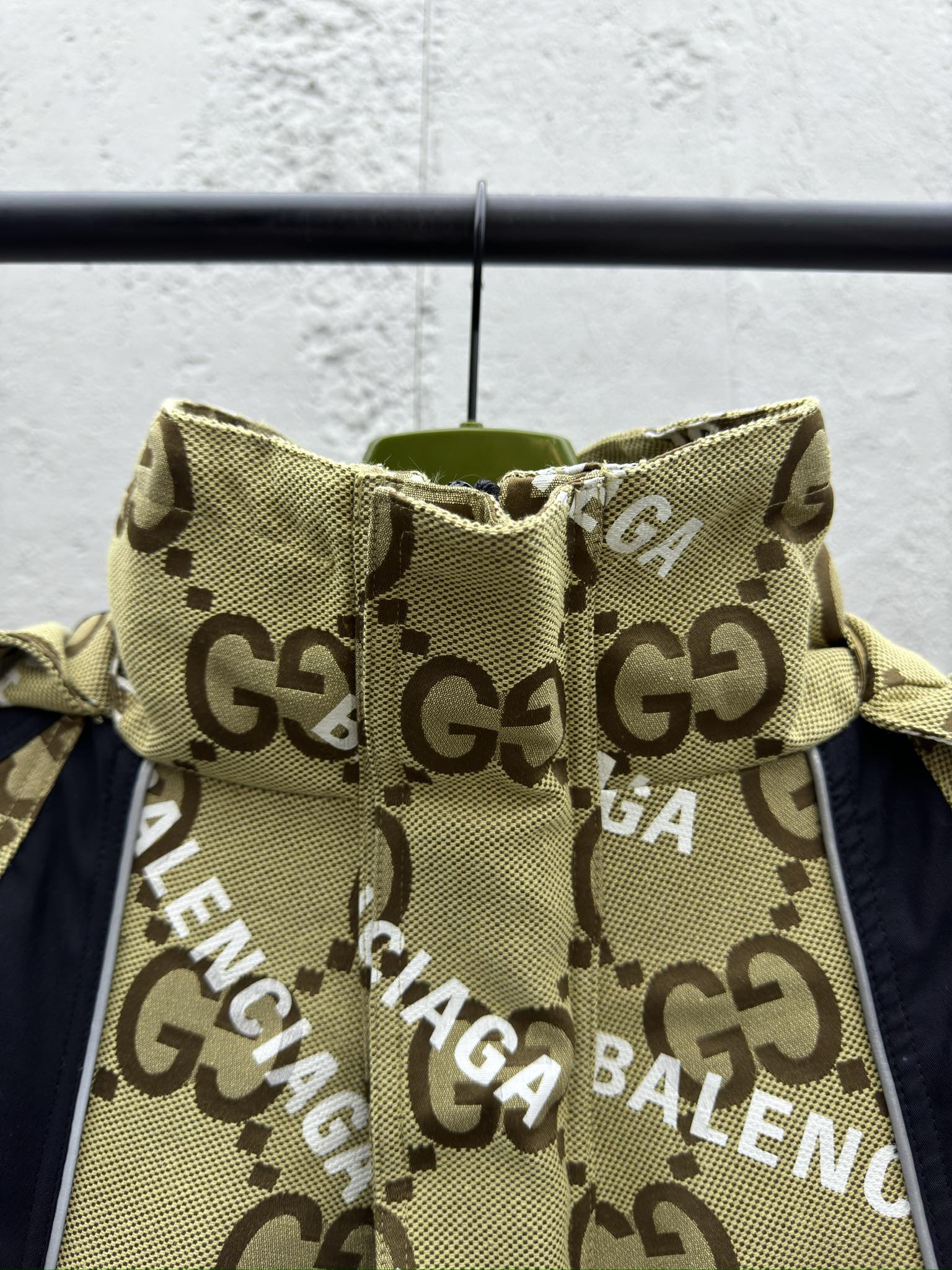 GUCCI X BLCG 联名斜字母风衣夹克外套 3