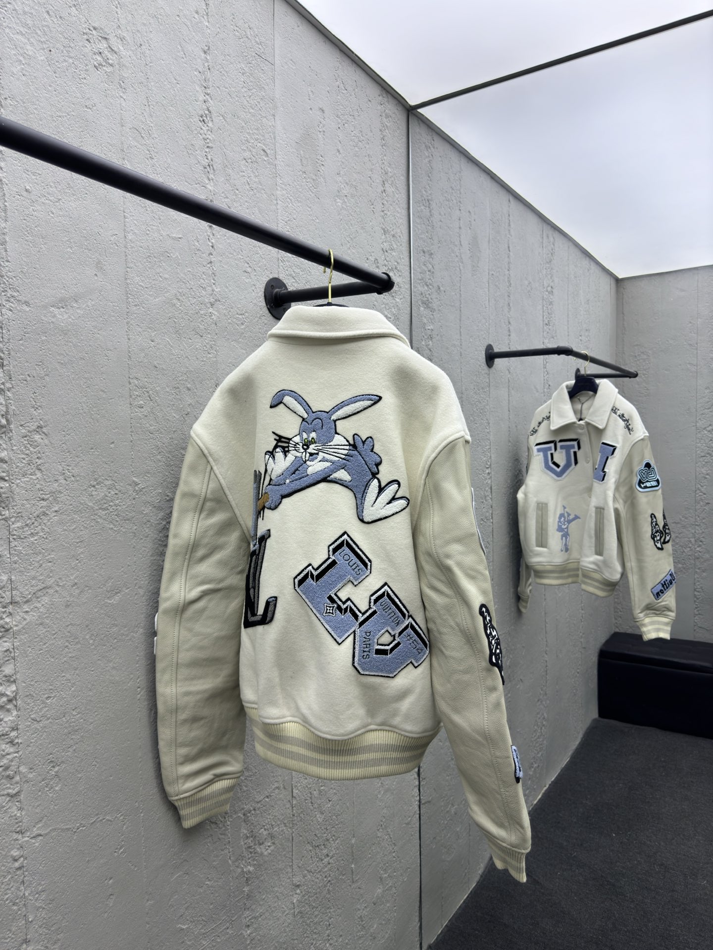 LOUIS VUITTON 兔八哥毛尼棒球服外套 2