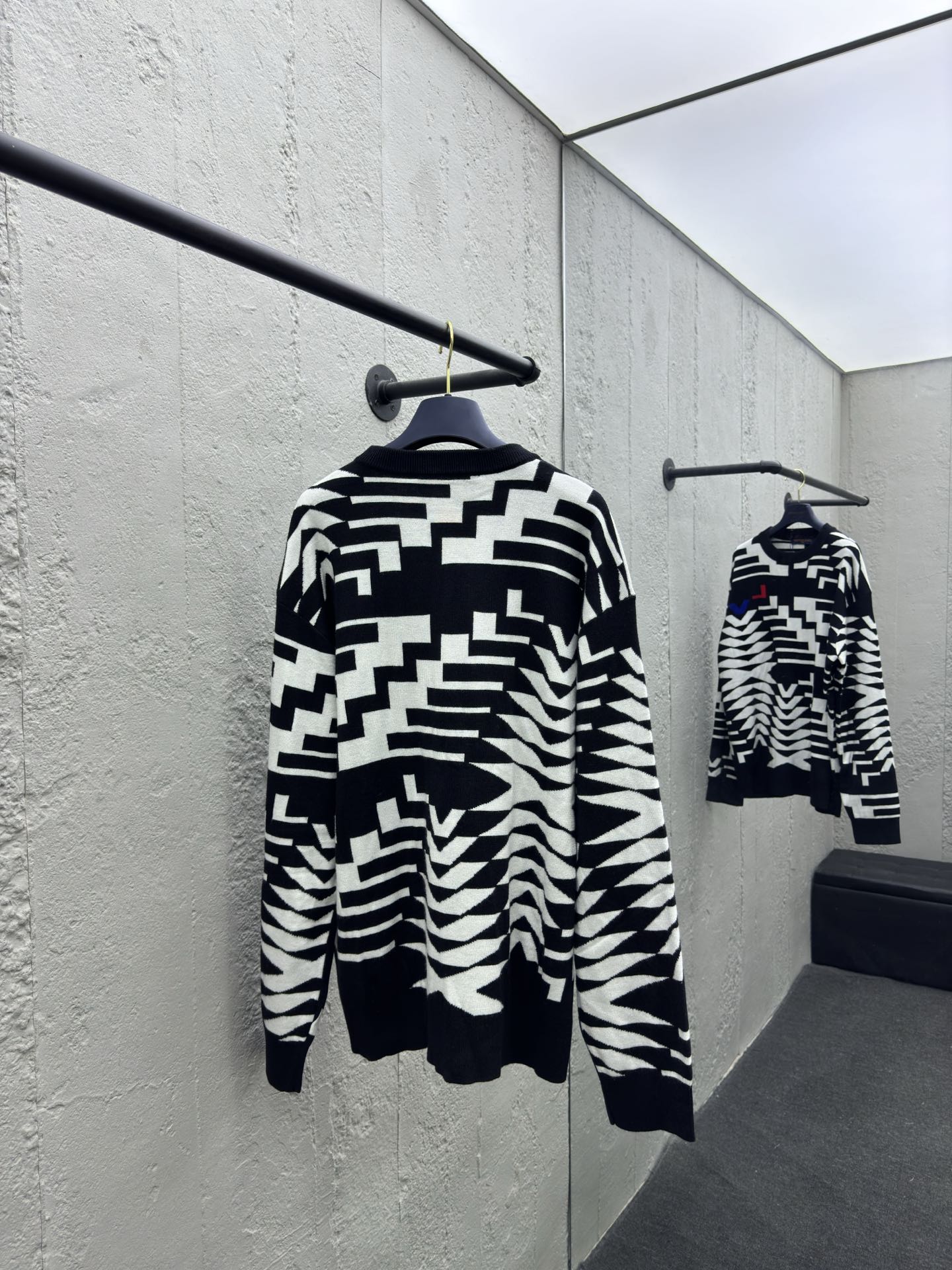 LOUIS VUITTON 黑白格子纹套头毛衣 2