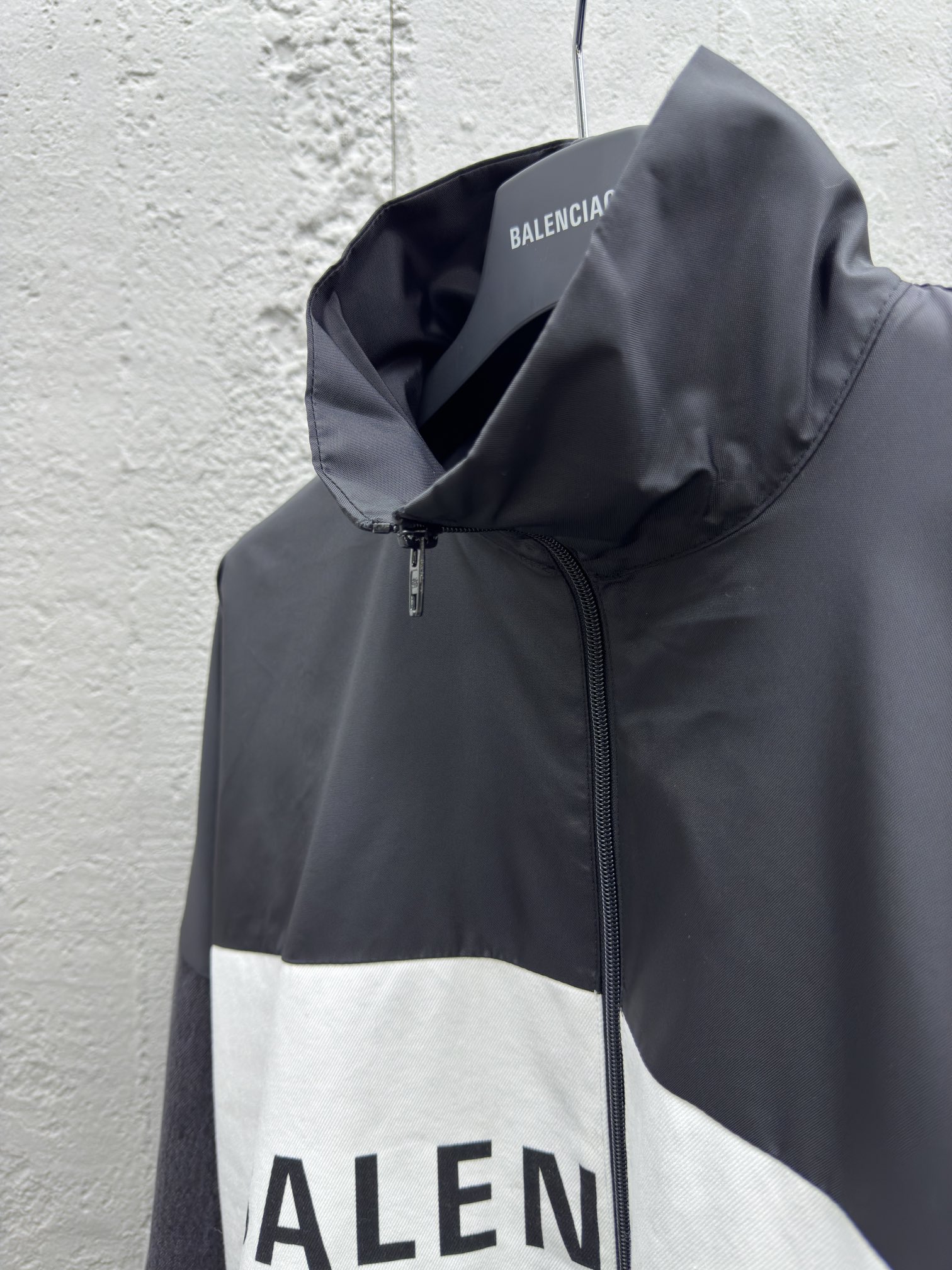 Balenciaga 撞色拼接冲锋衣外套 8