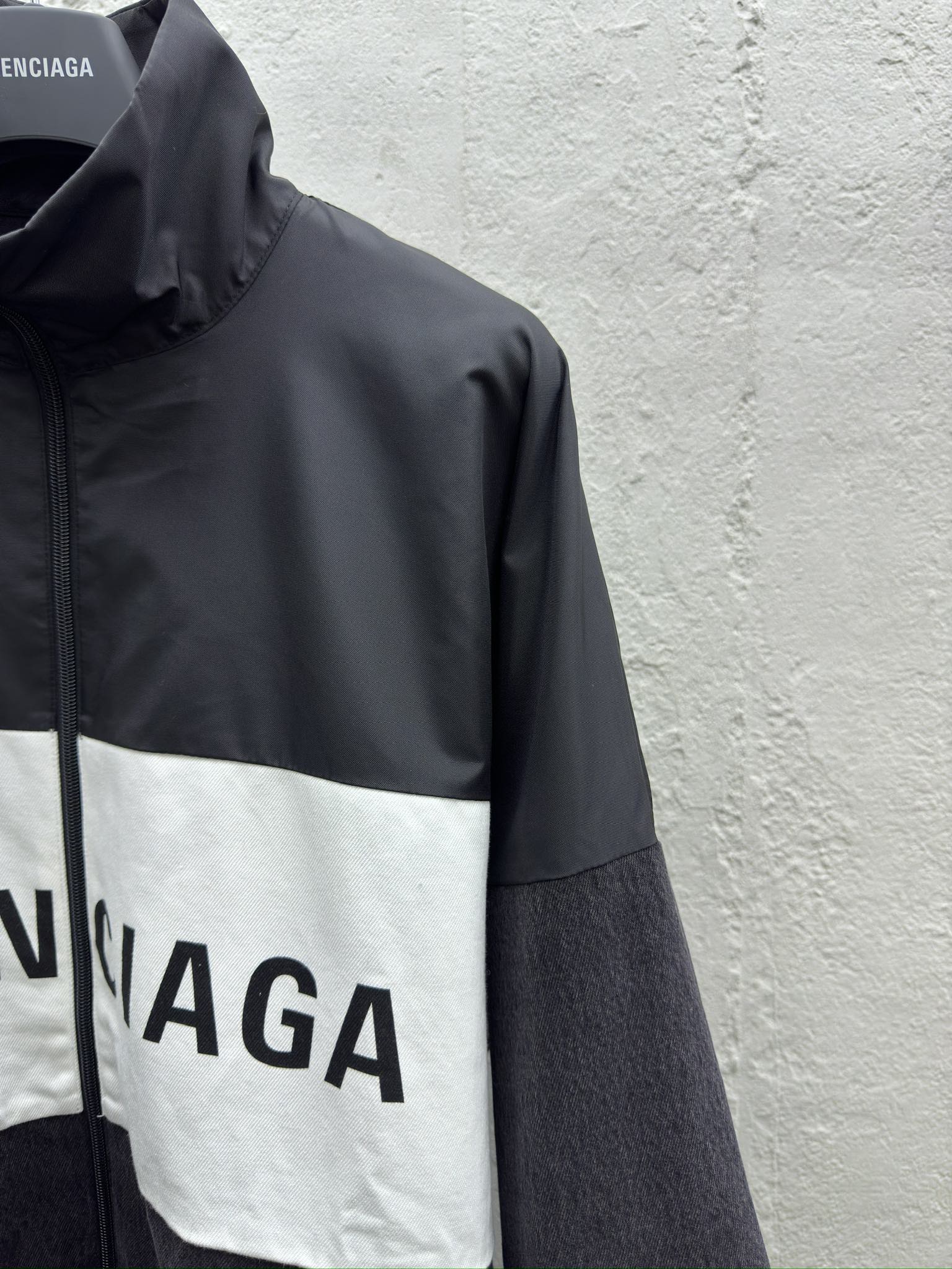 Balenciaga 撞色拼接冲锋衣外套 5