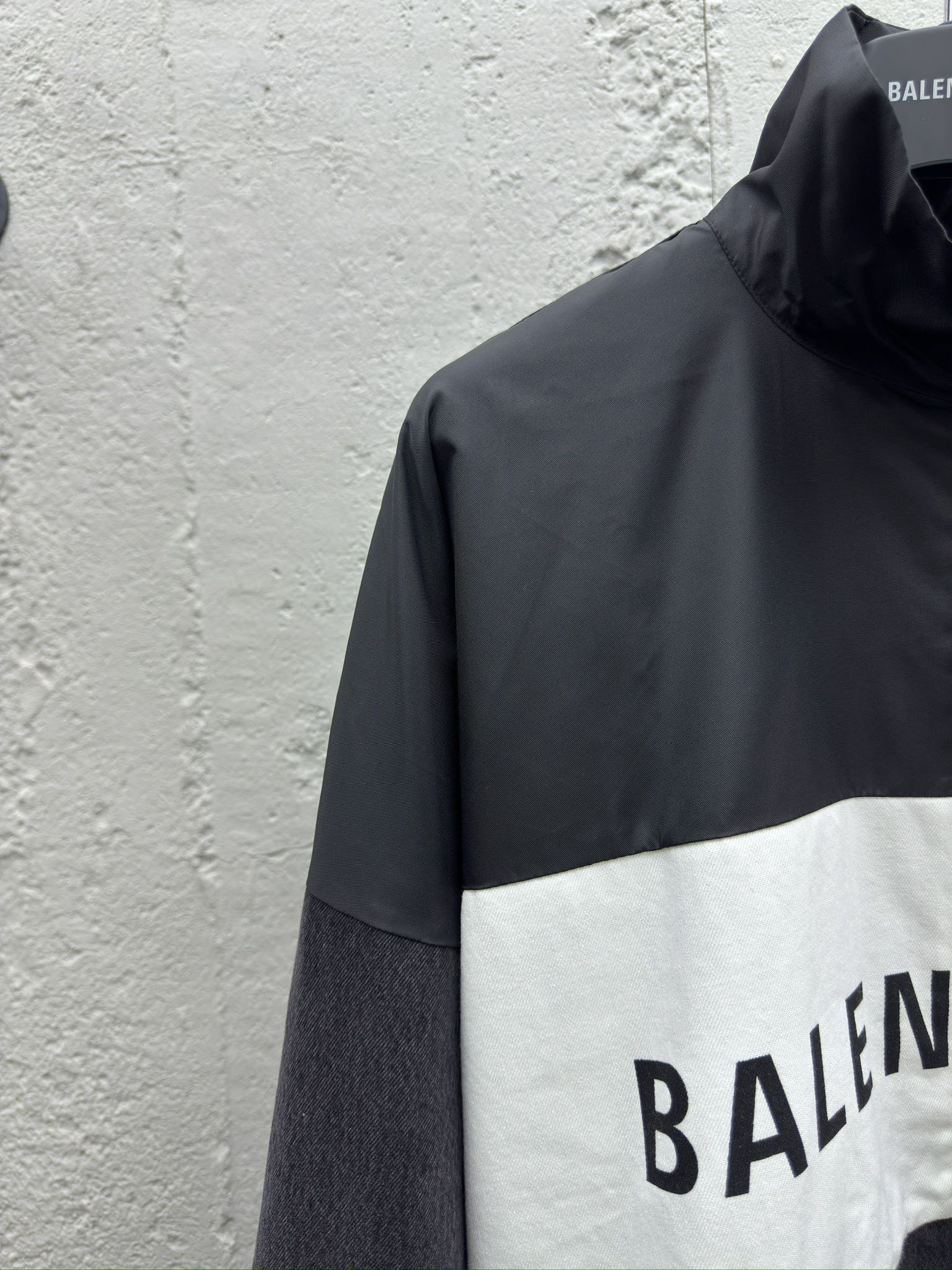 Balenciaga 撞色拼接冲锋衣外套 4
