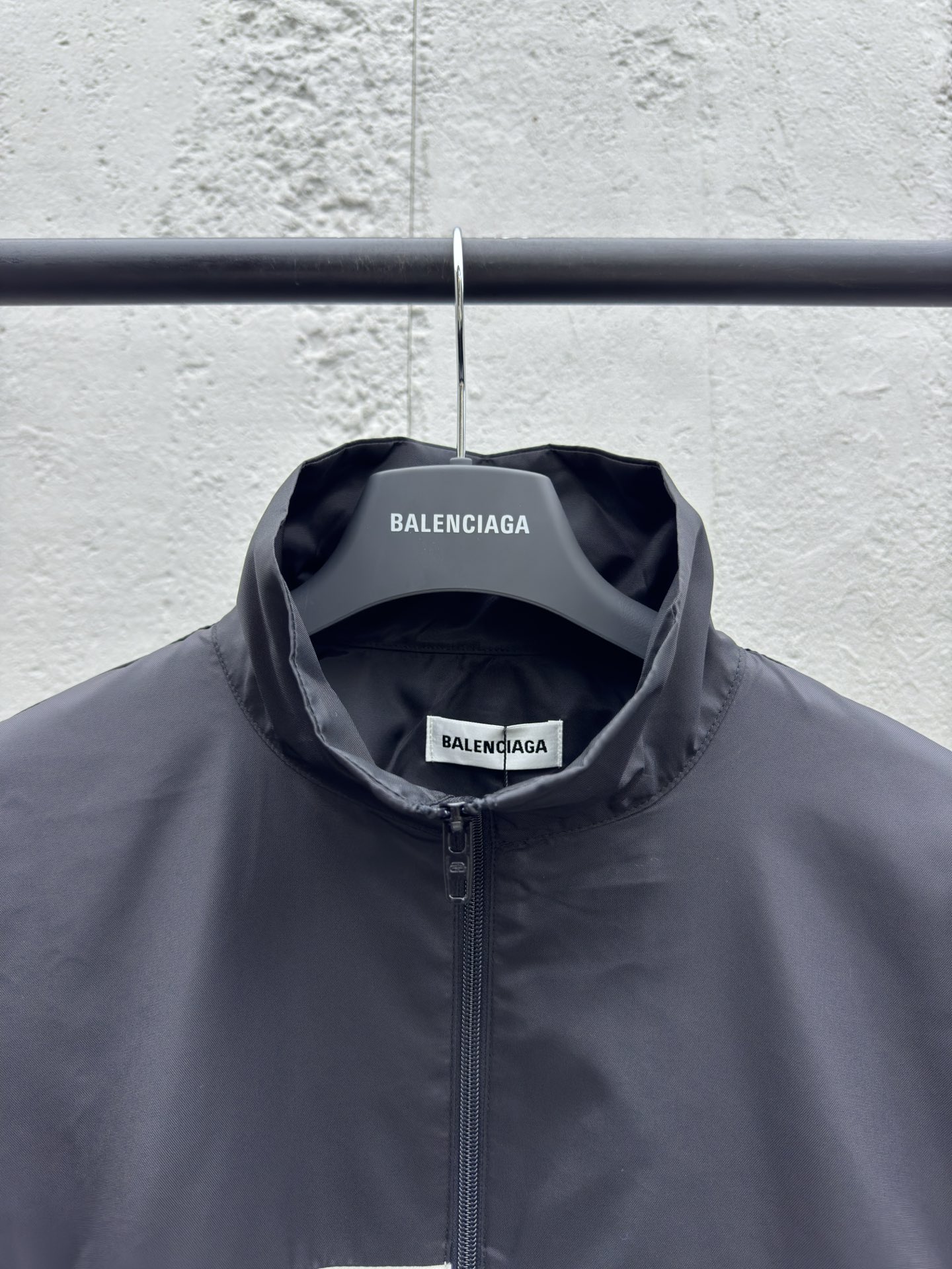 Balenciaga 撞色拼接冲锋衣外套 3