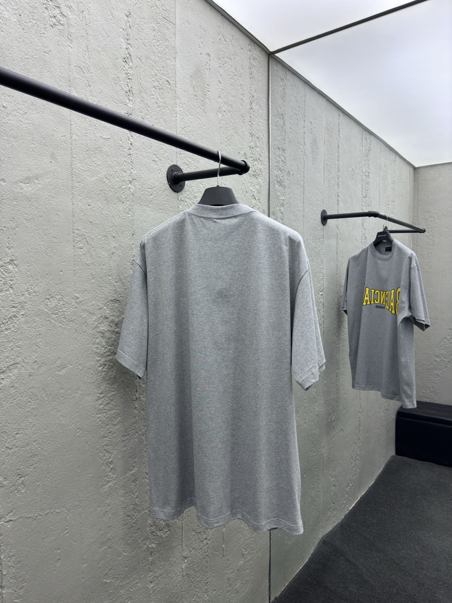 Balenciaga 破裂纹字母短袖 2