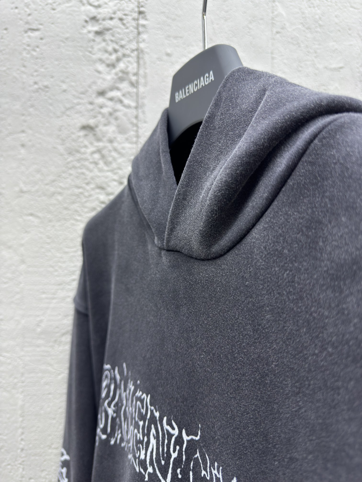 Balenciaga 梵文水洗帽衫 8