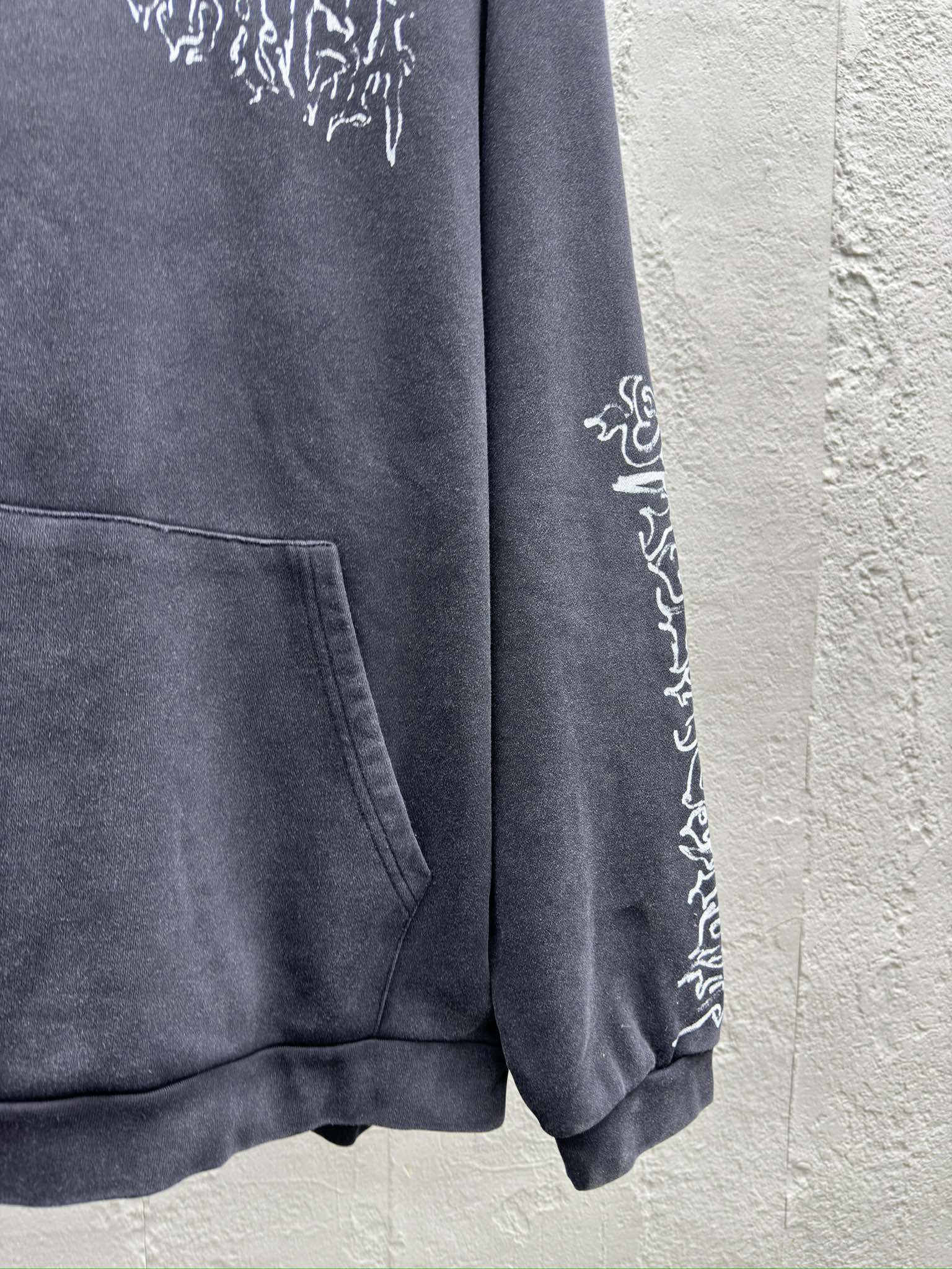Balenciaga 梵文水洗帽衫 7