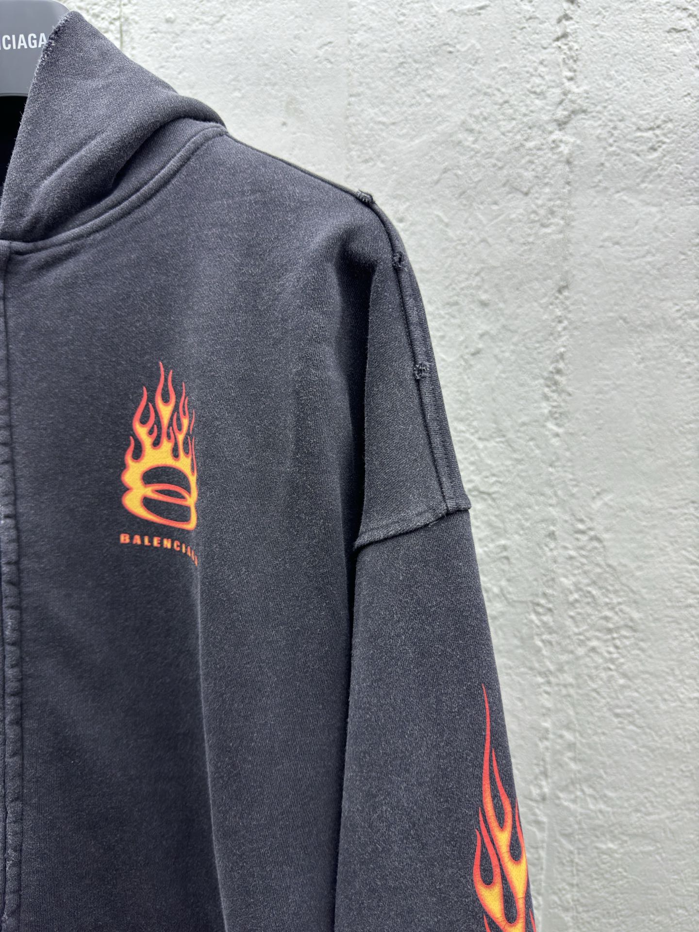 Balenciaga 火焰双环拉链外套 5