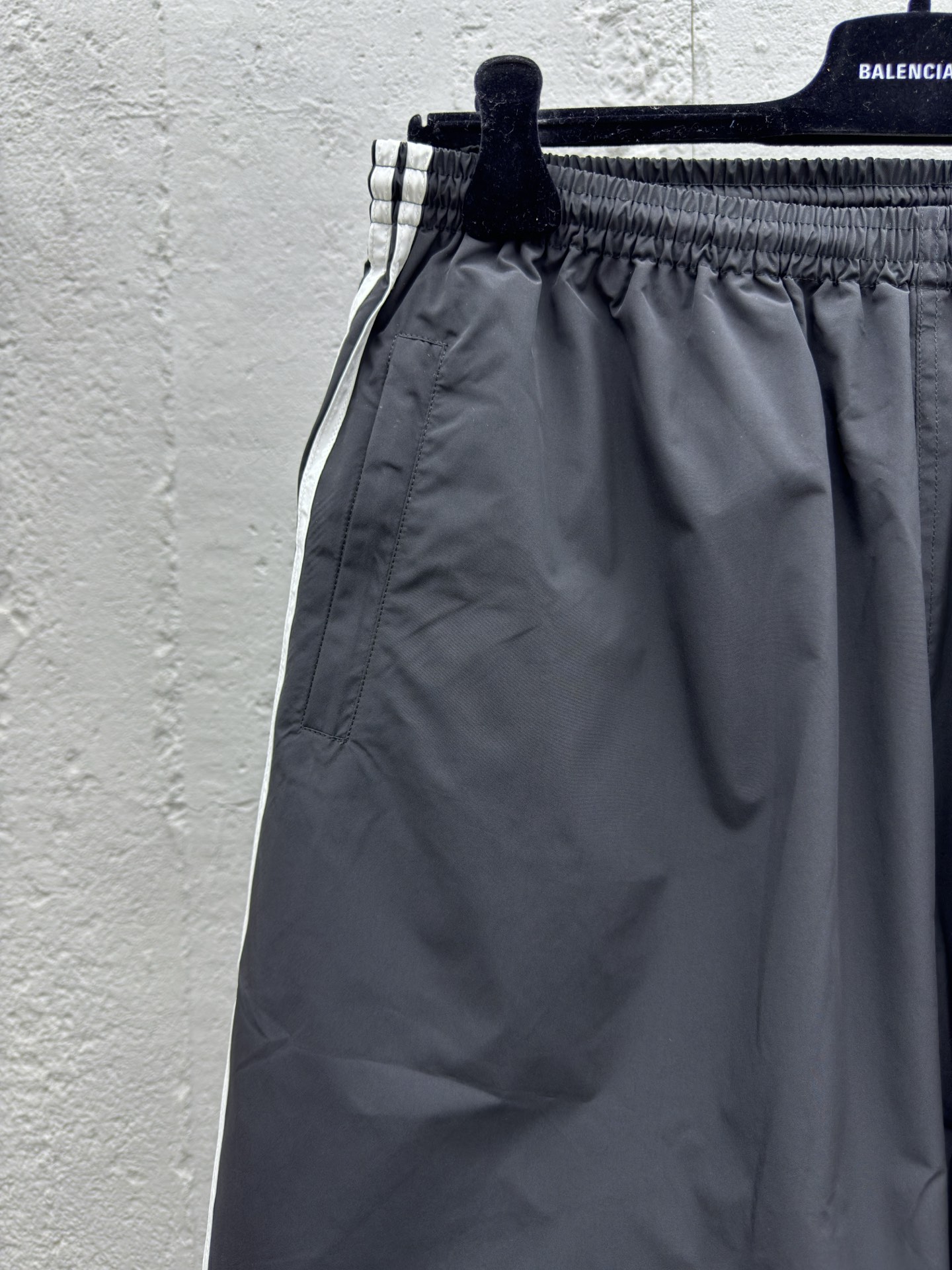 Balenciaga x Trefoil Collaboration Shorts - Clothes 4