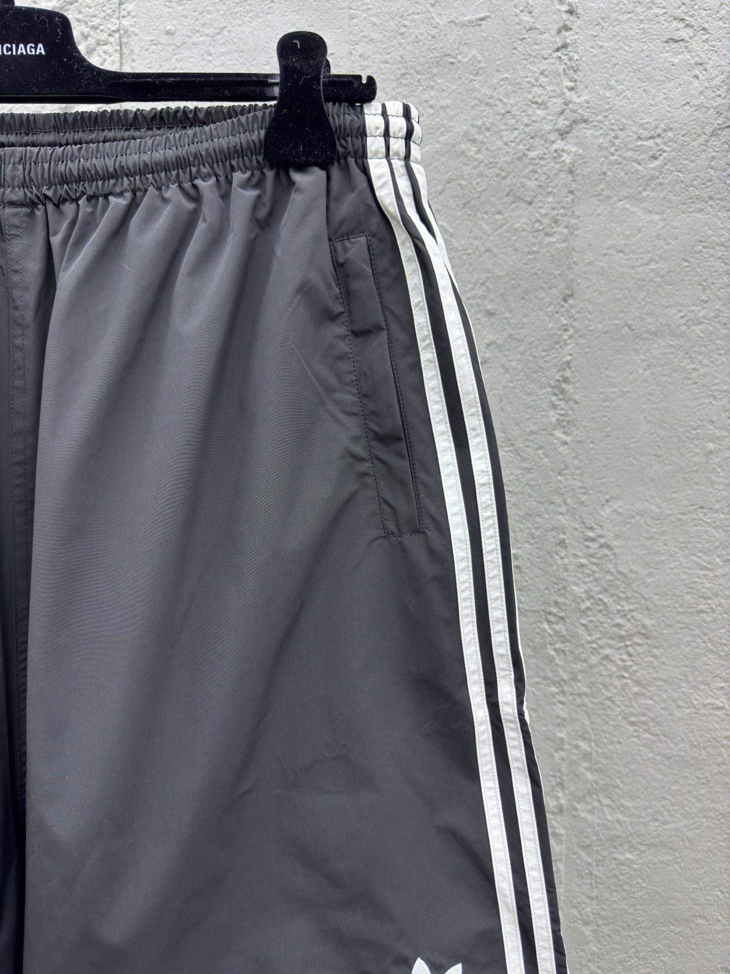 Balenciaga x Trefoil Collaboration Shorts - Clothes 5