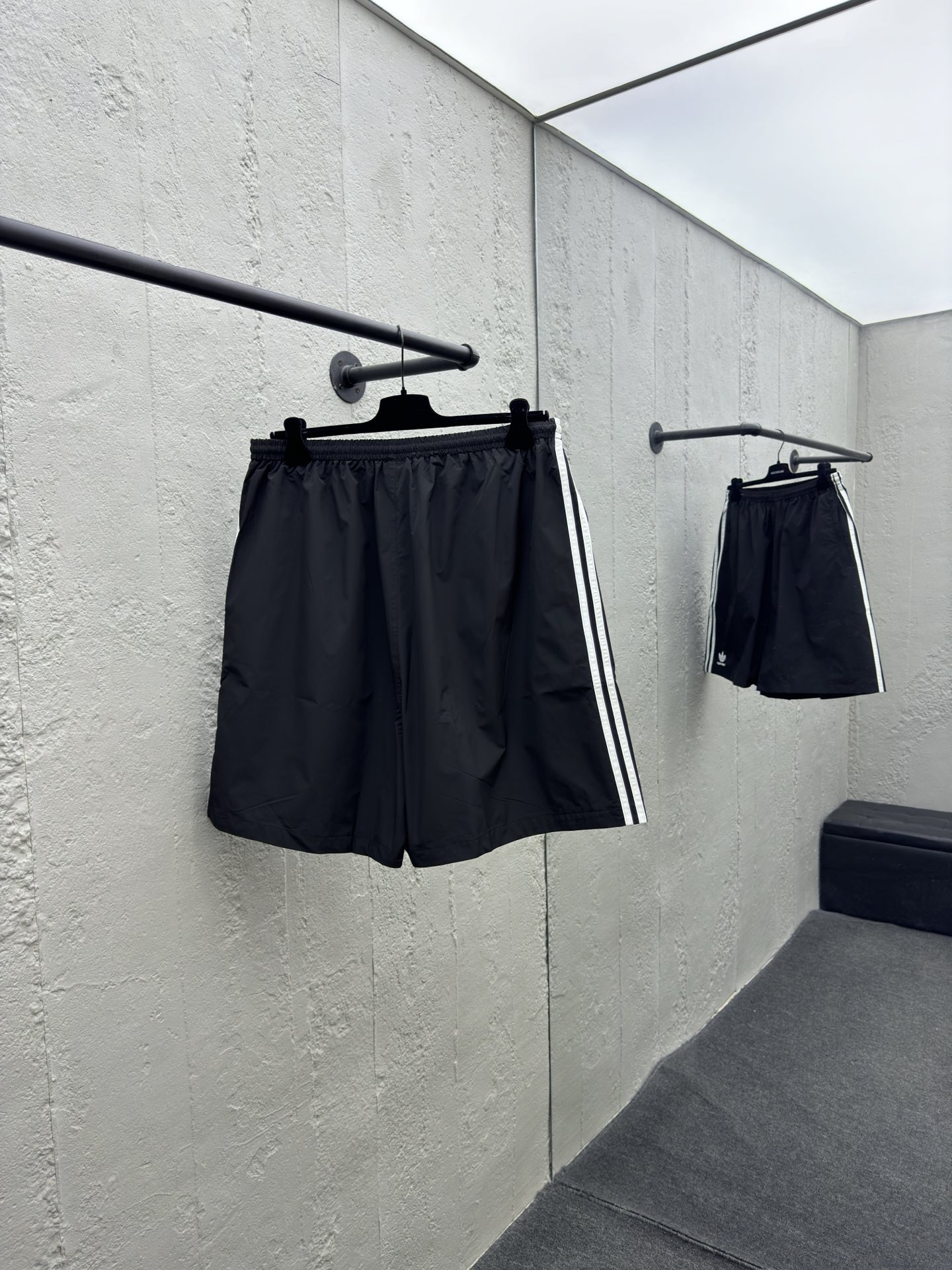Balenciaga x Trefoil Collaboration Shorts - Clothes 2