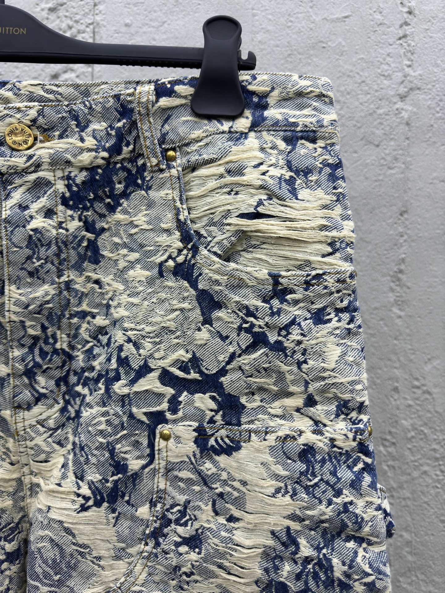 LOUIS VUITTON 剪花牛仔短裤 5