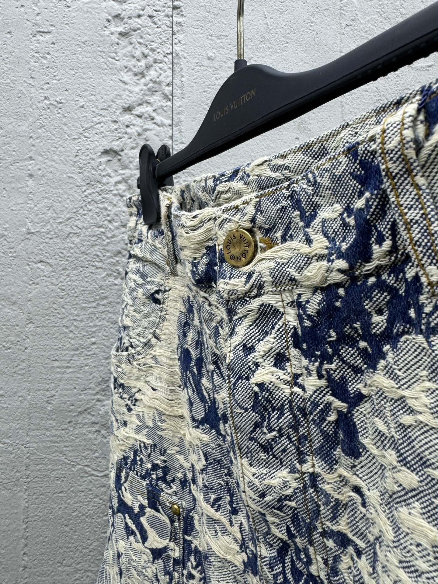 LOUIS VUITTON 剪花牛仔短裤 8