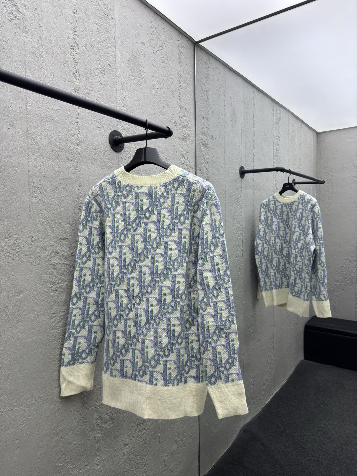 DIOR 满印字母毛衣 2