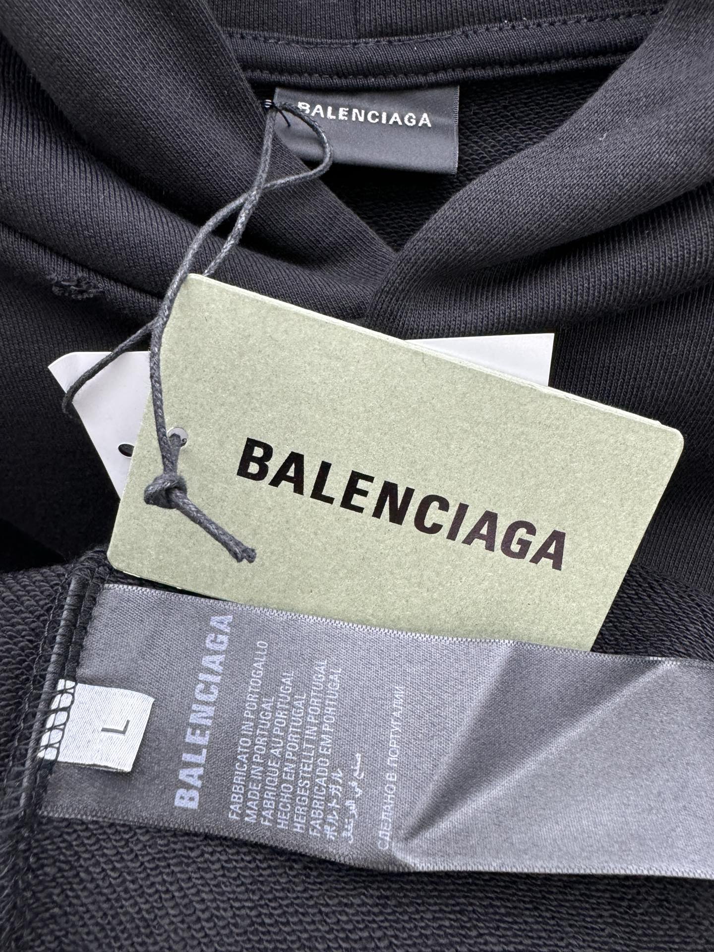 Balenciaga 水洗磨破爱心连帽卫衣 9