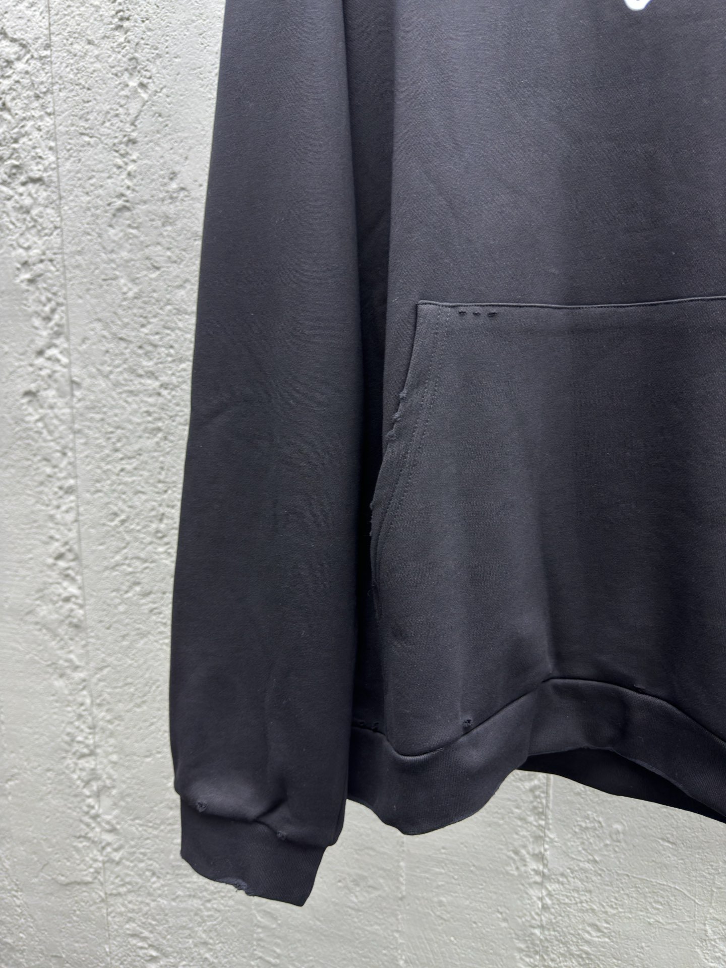Balenciaga 水洗磨破爱心连帽卫衣 6