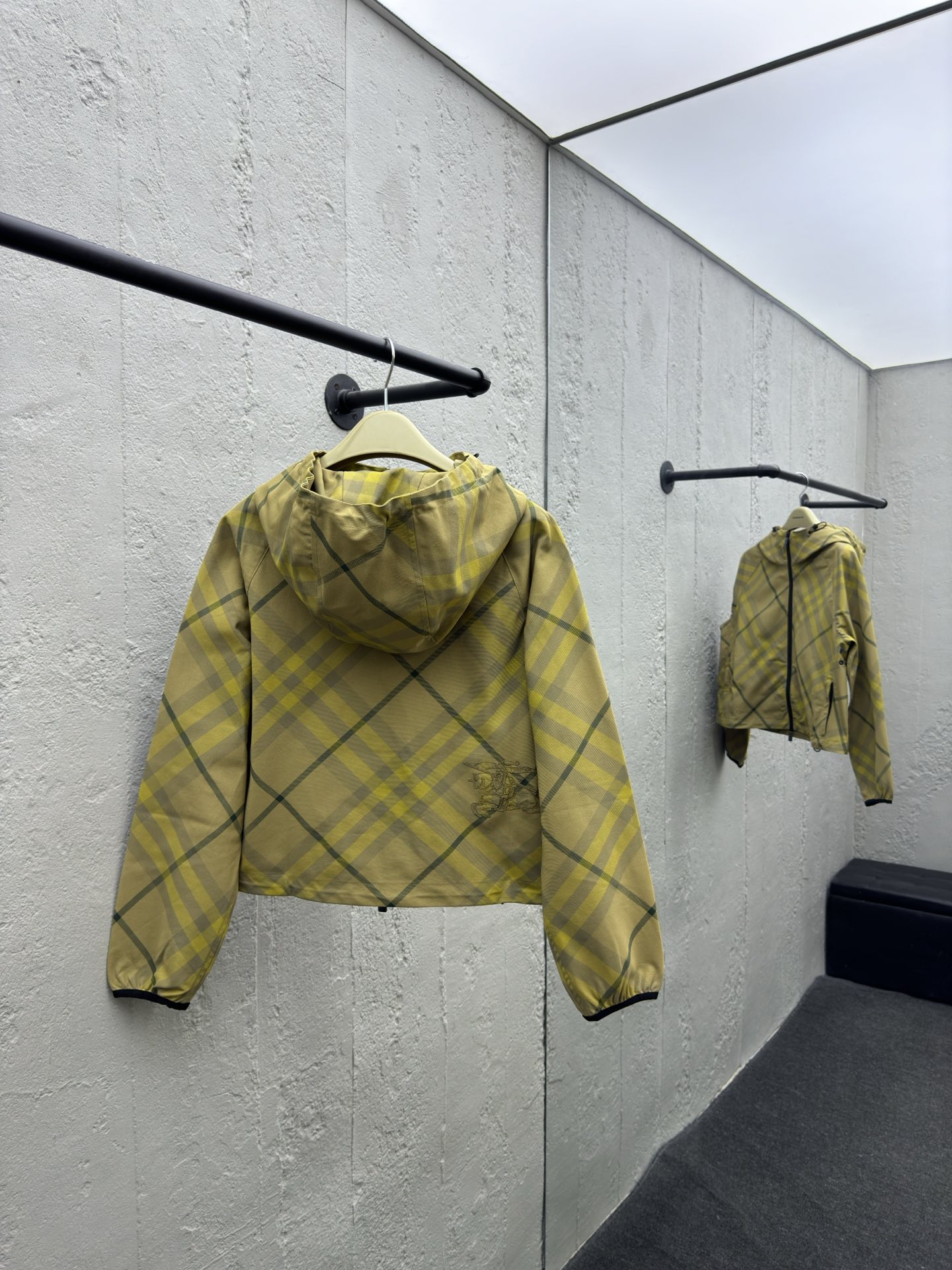 BURBERRY 斜纹拼接收腰外套 2