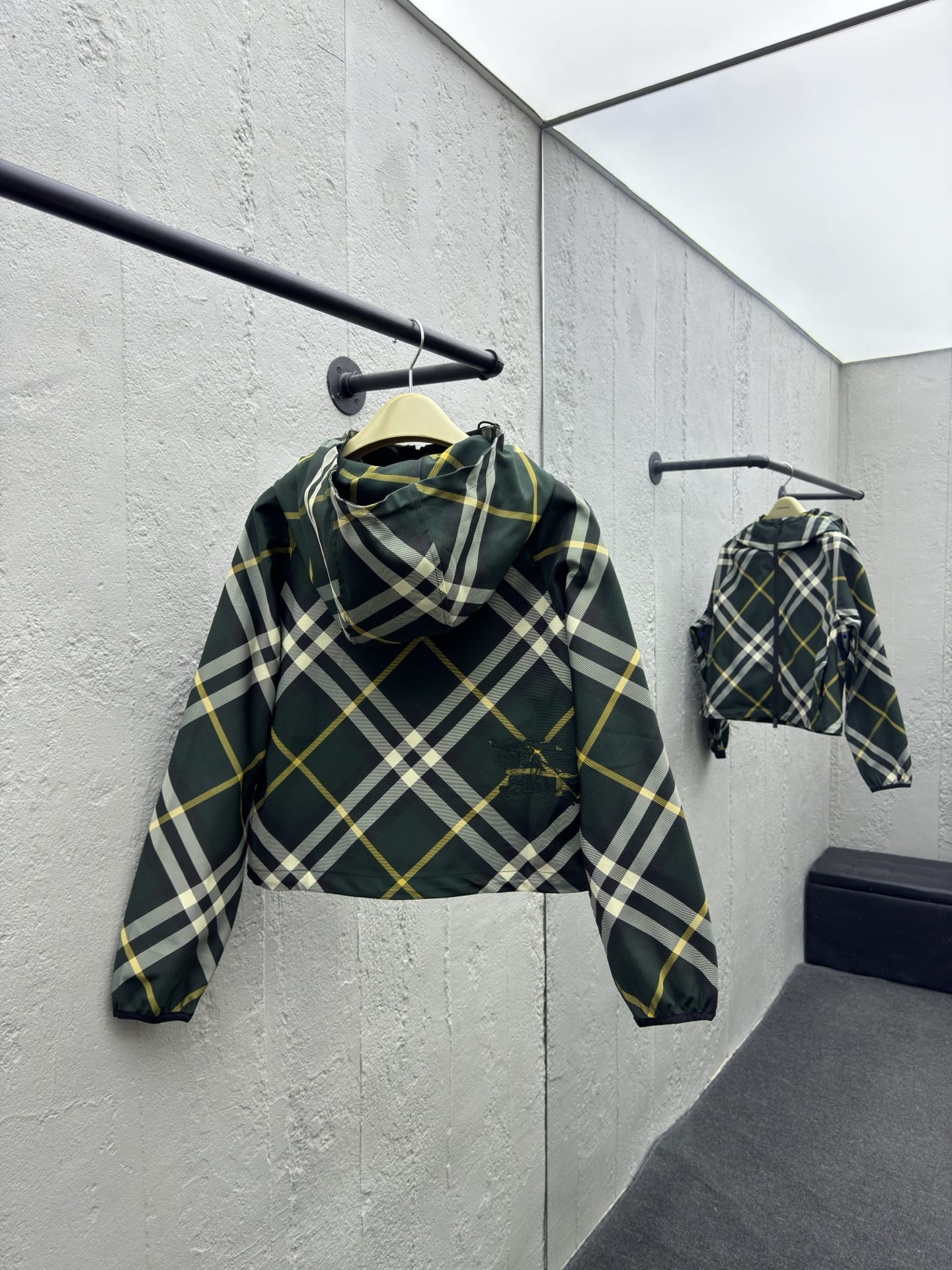 BURBERRY 斜纹拼接收腰外套 2