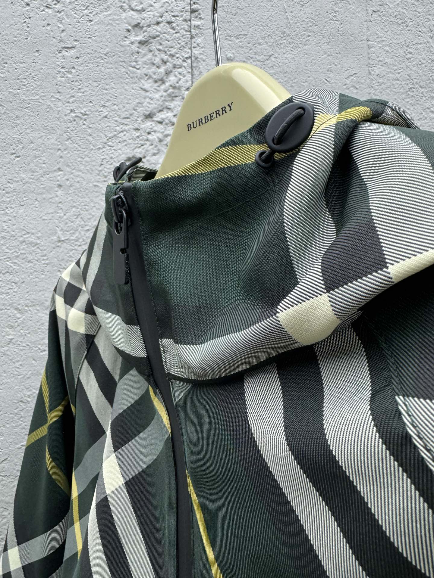 BURBERRY 斜纹拼接收腰外套 8