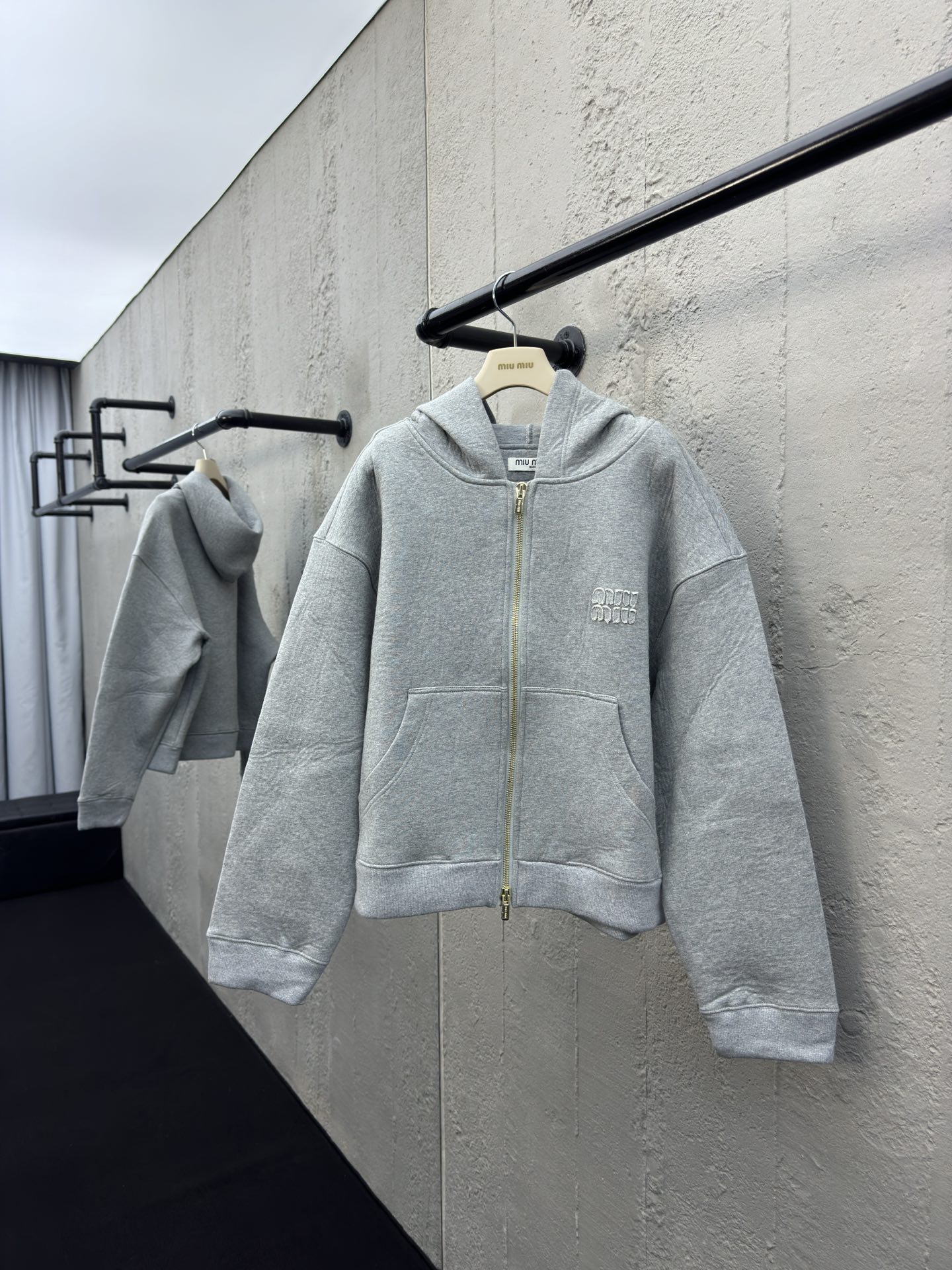 MIUMIU 徽标连帽拉链外套