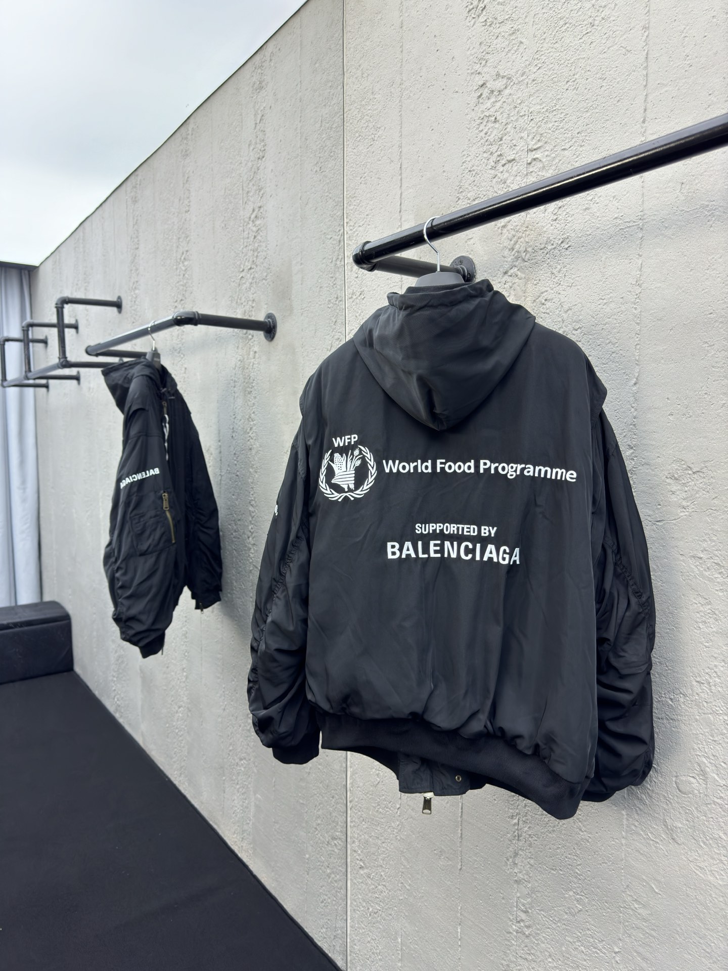 Balenciaga 世界粮食麦穗飞行员夹克外套 2