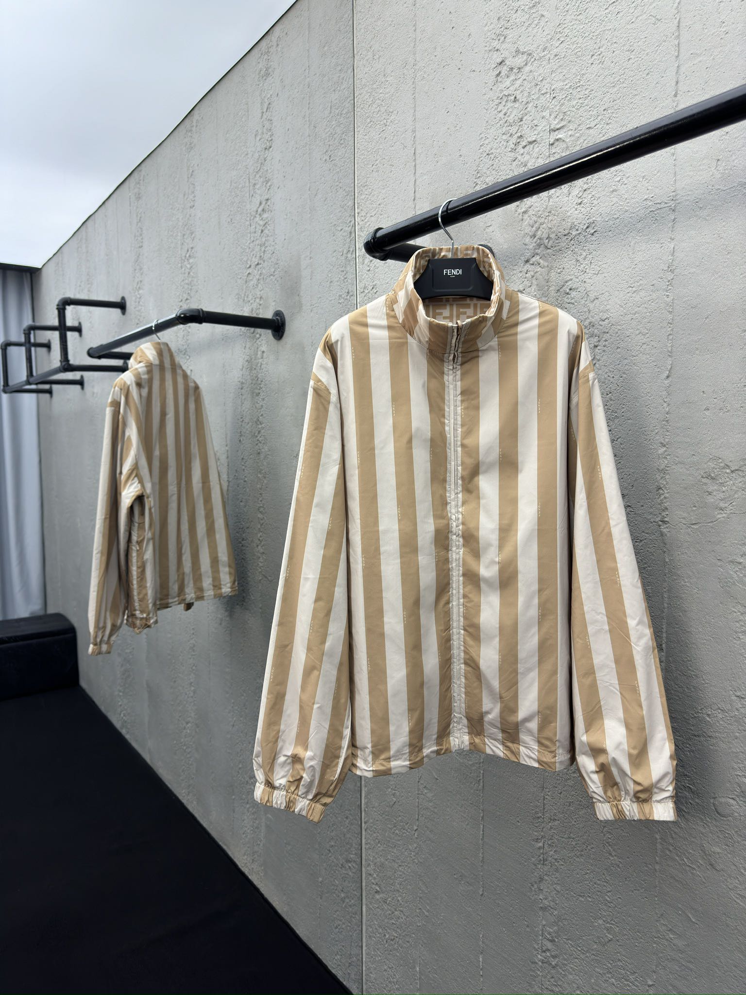 芬迪 Fendi 高级成衣风衣外套及大衣服饰 #D24F81CF 3