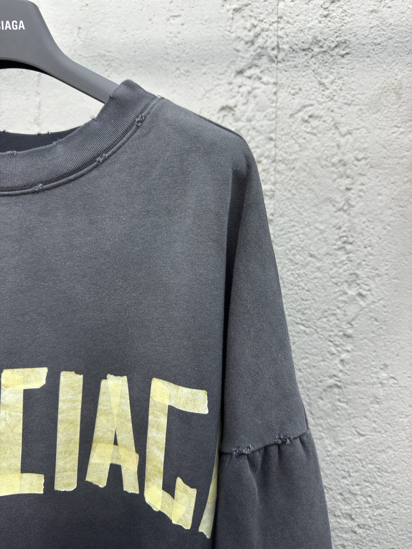 Balenciaga 美纹纸做旧渐变卫衣 5