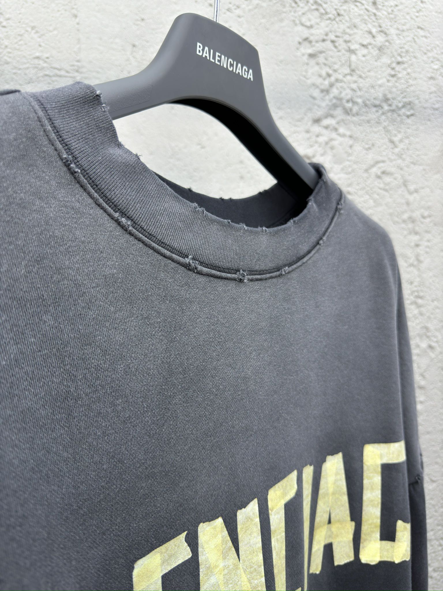Balenciaga 美纹纸做旧渐变卫衣 8