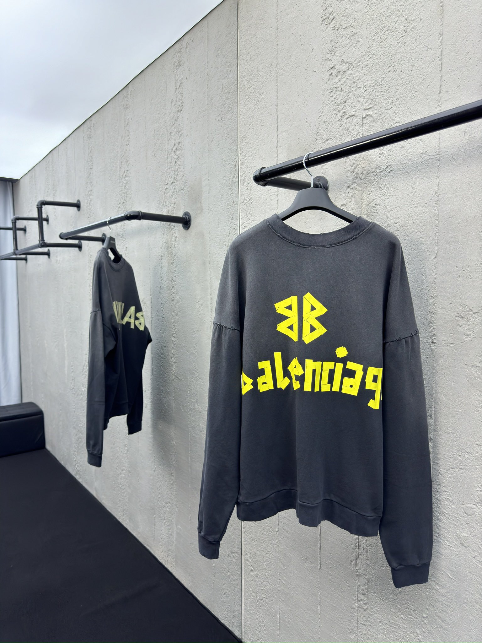 Balenciaga 美纹纸做旧渐变卫衣 2