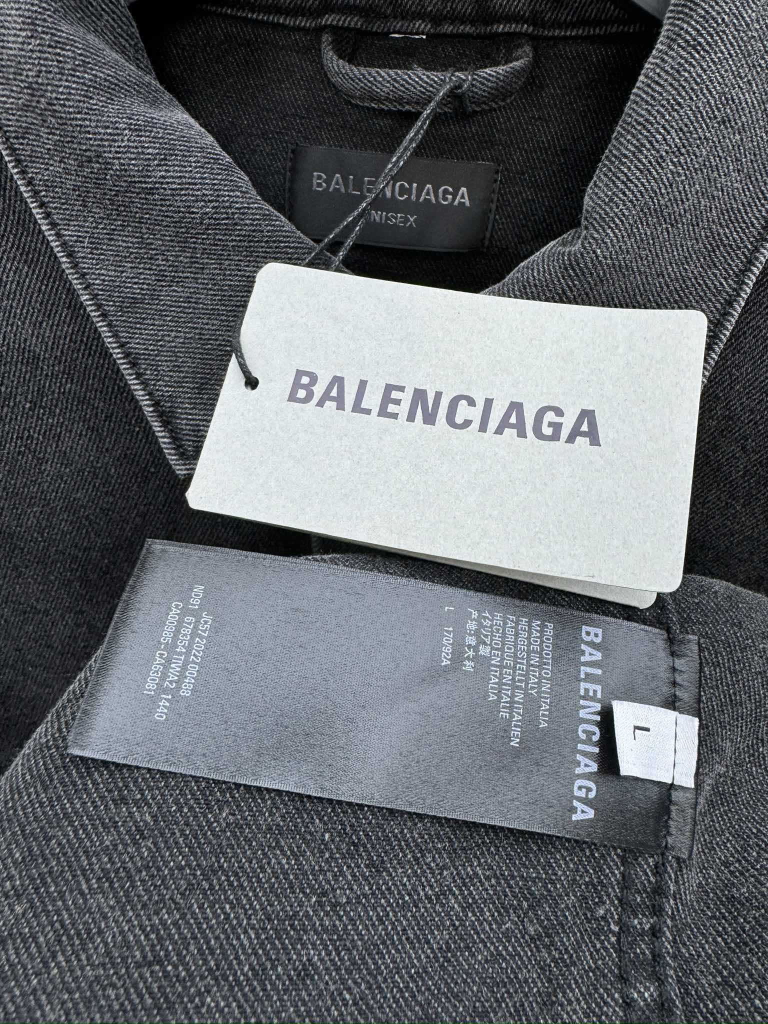 Balenciaga 夜光喷绘双B牛仔外套【荧光效果 9