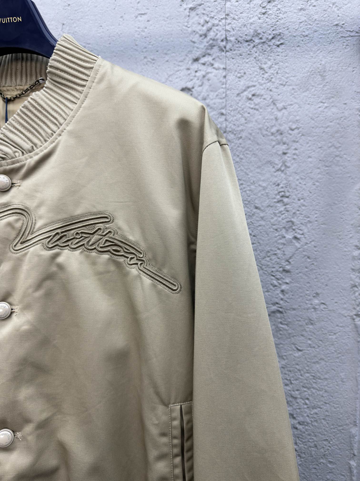 LOUIS VUITTON 斜纹标识刺绣飞行员夹克外套 5