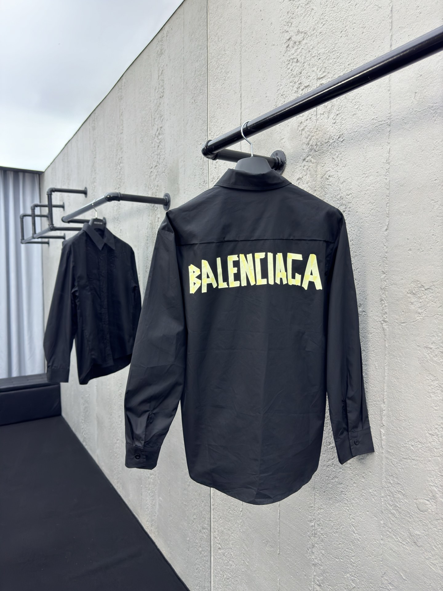 Balenciaga 美纹纸胶带衬衫 2