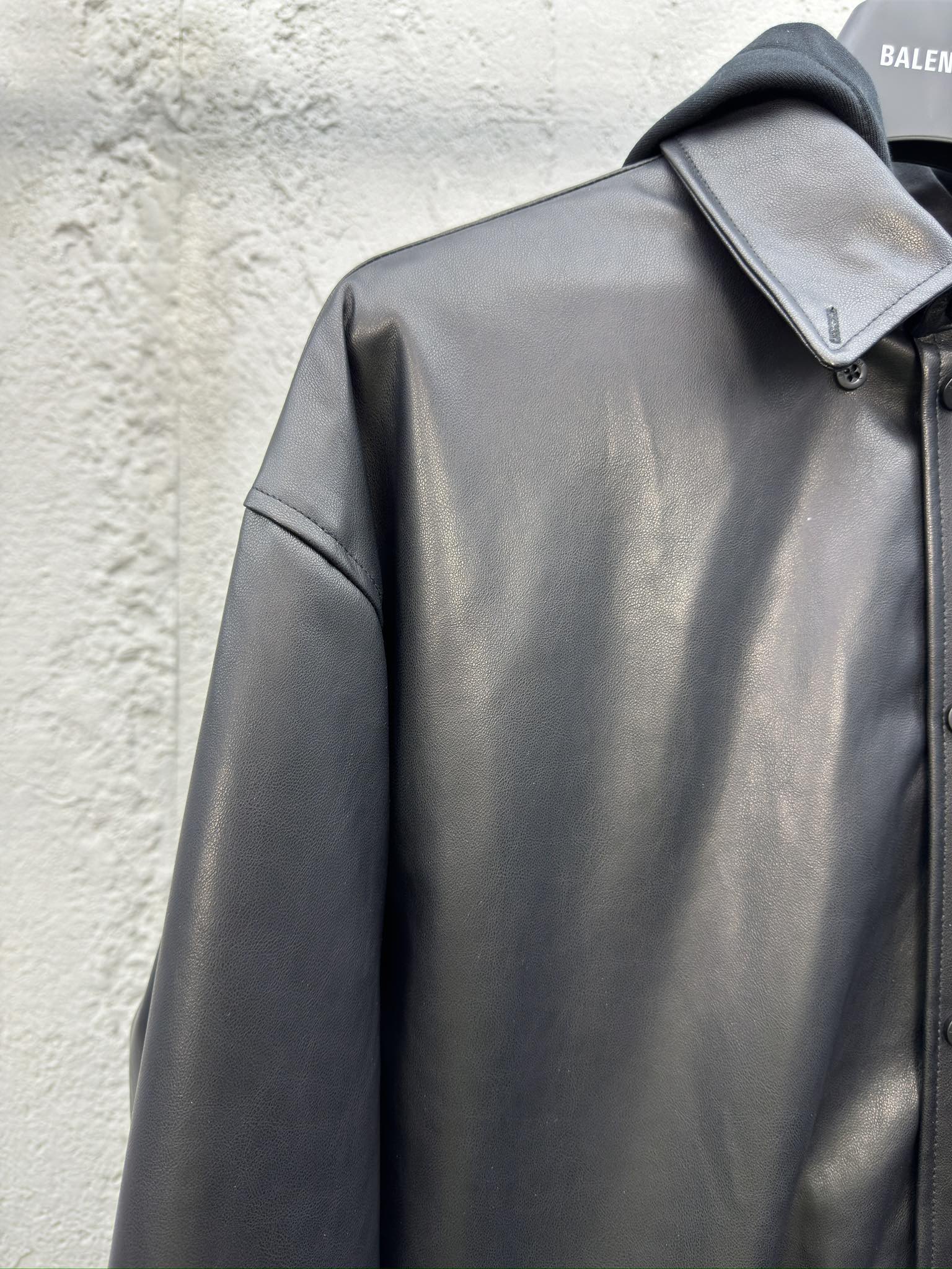 Balenciaga 派克兜帽皮衣 4