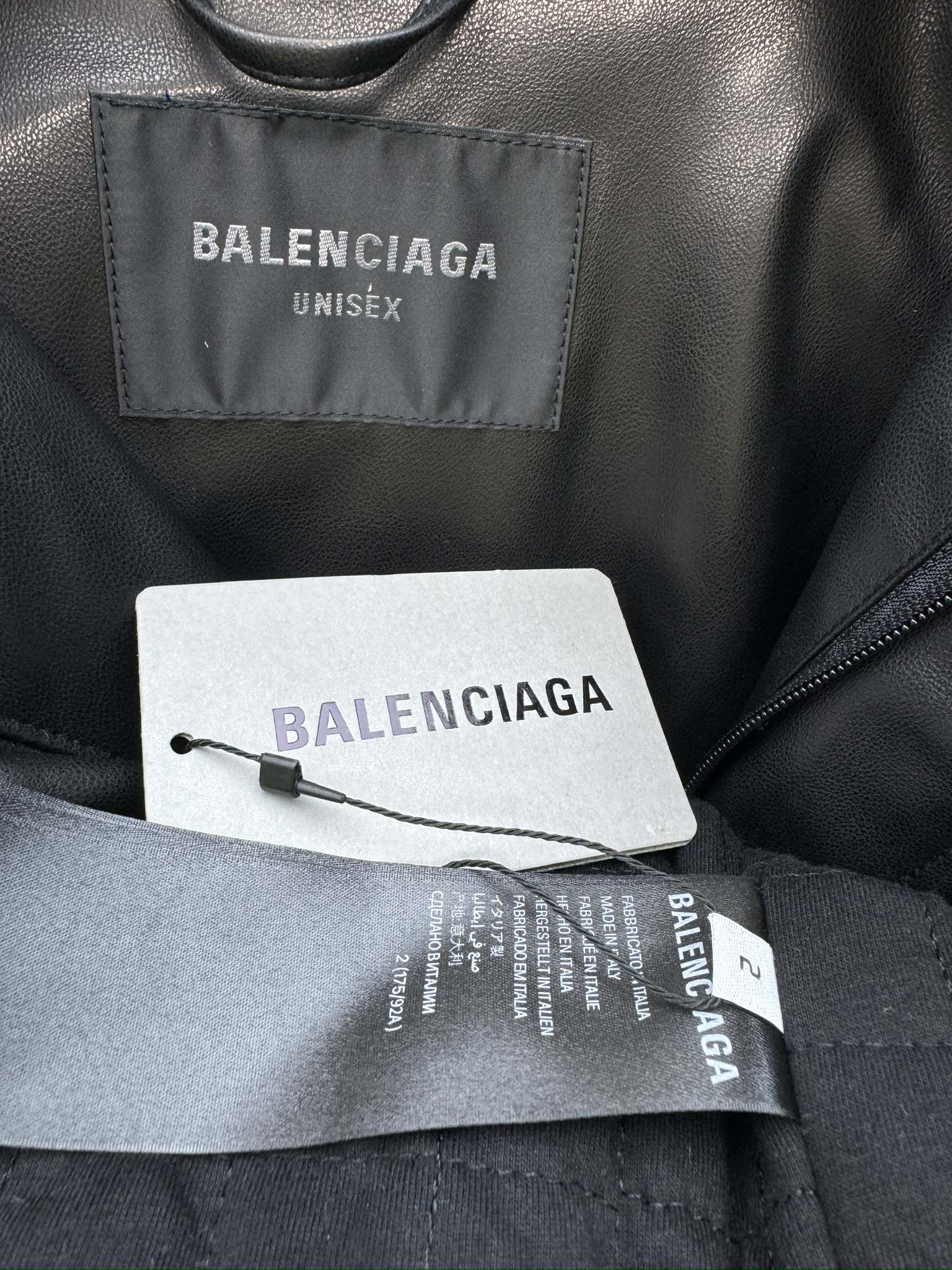 Balenciaga 派克兜帽皮衣 9