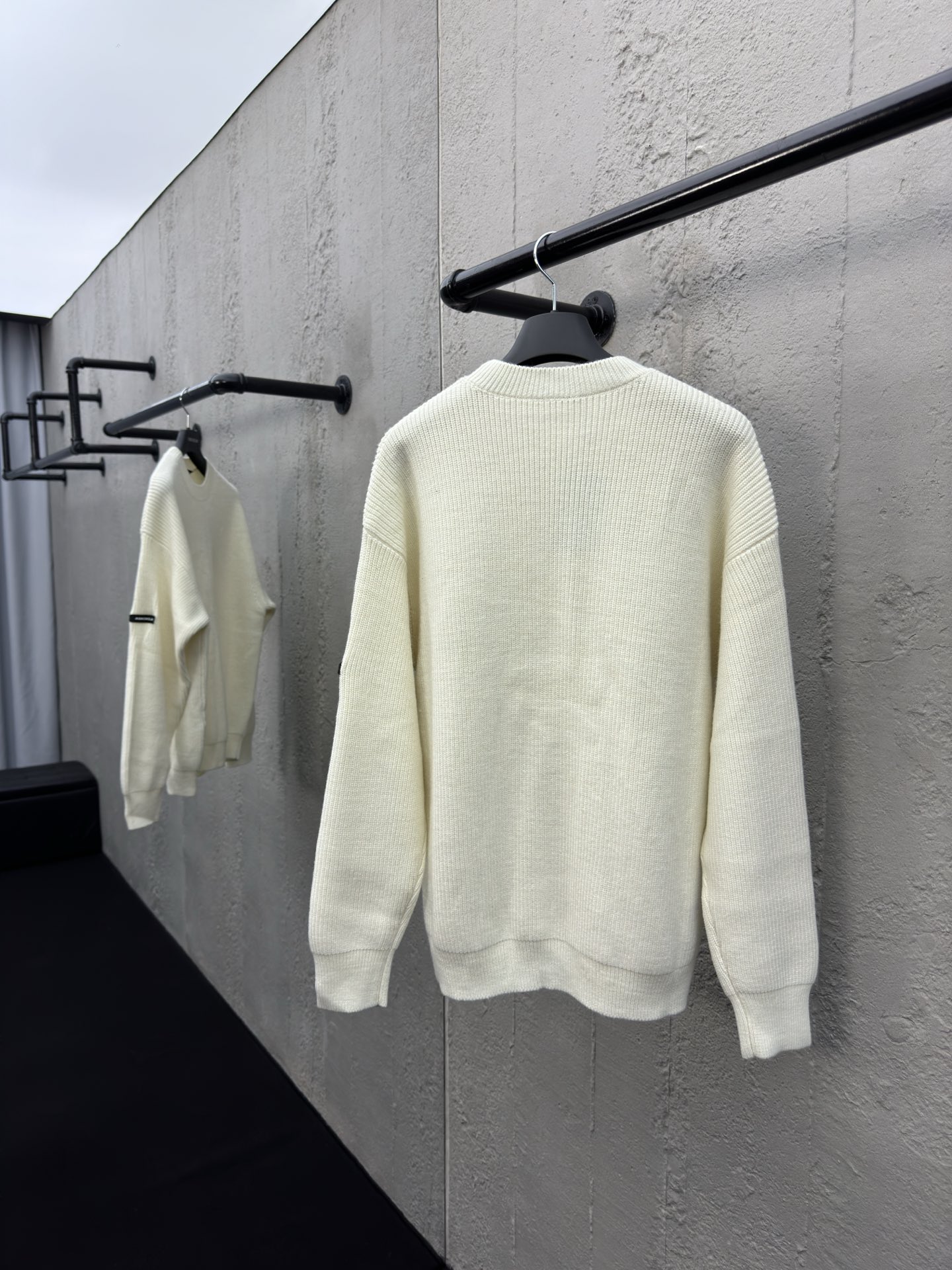 Balenciaga 袖标针织毛衣 2