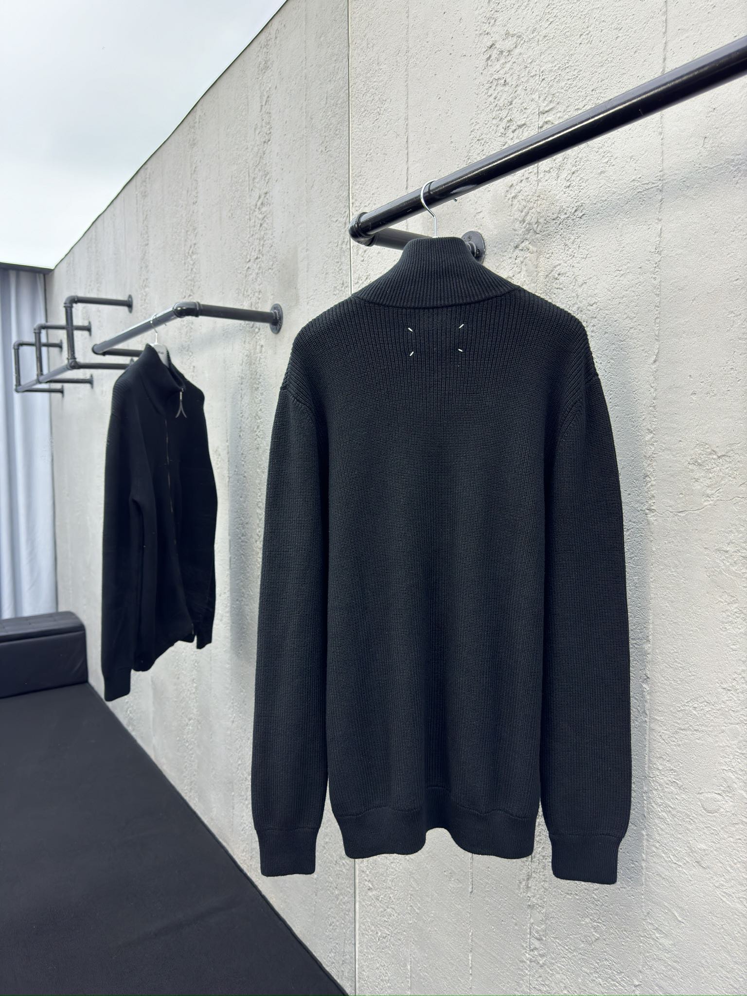 Maison Margiela 立领拉链针织外套 2
