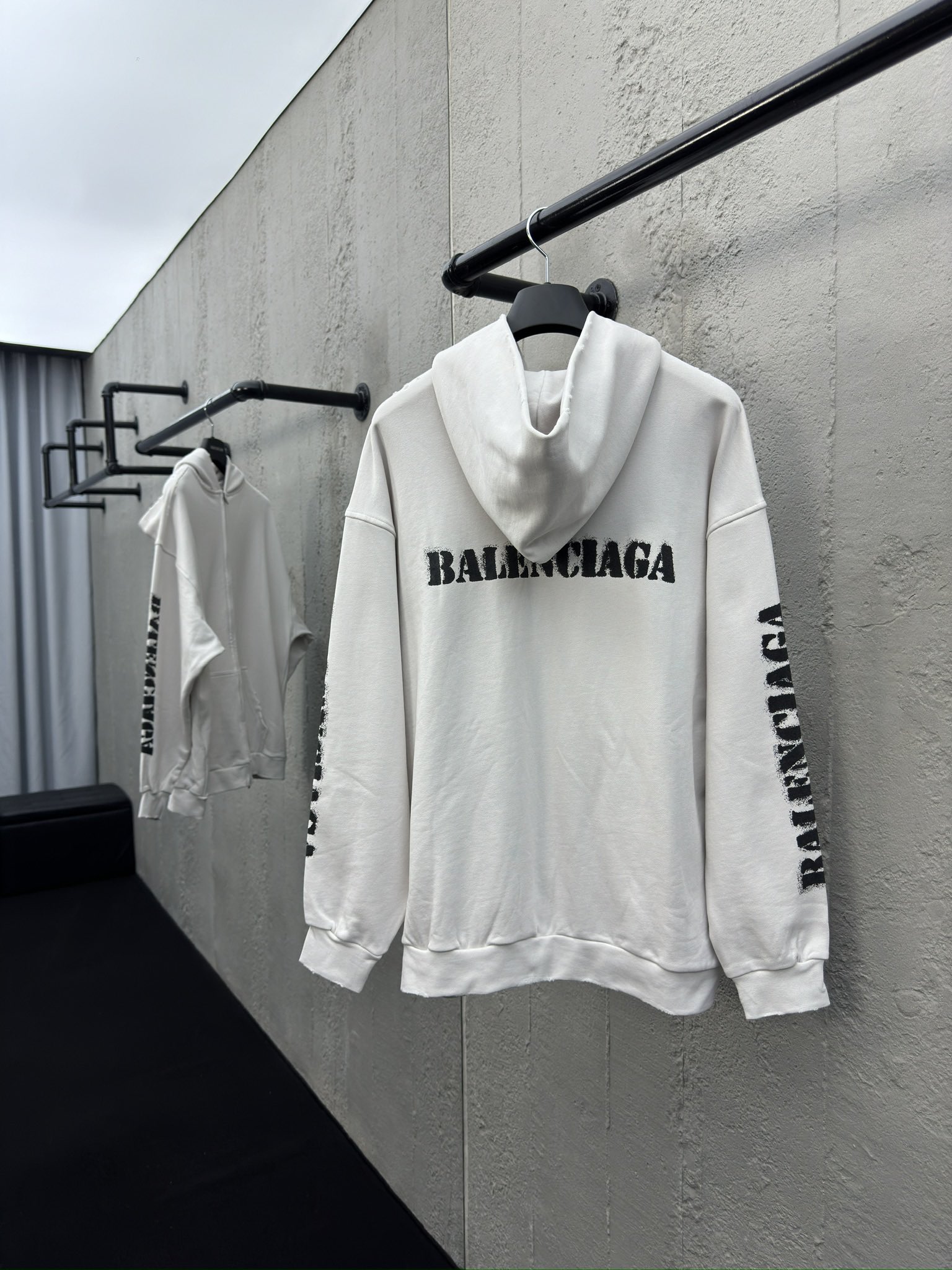 Balenciaga 模糊字母拉链帽衫外套 2