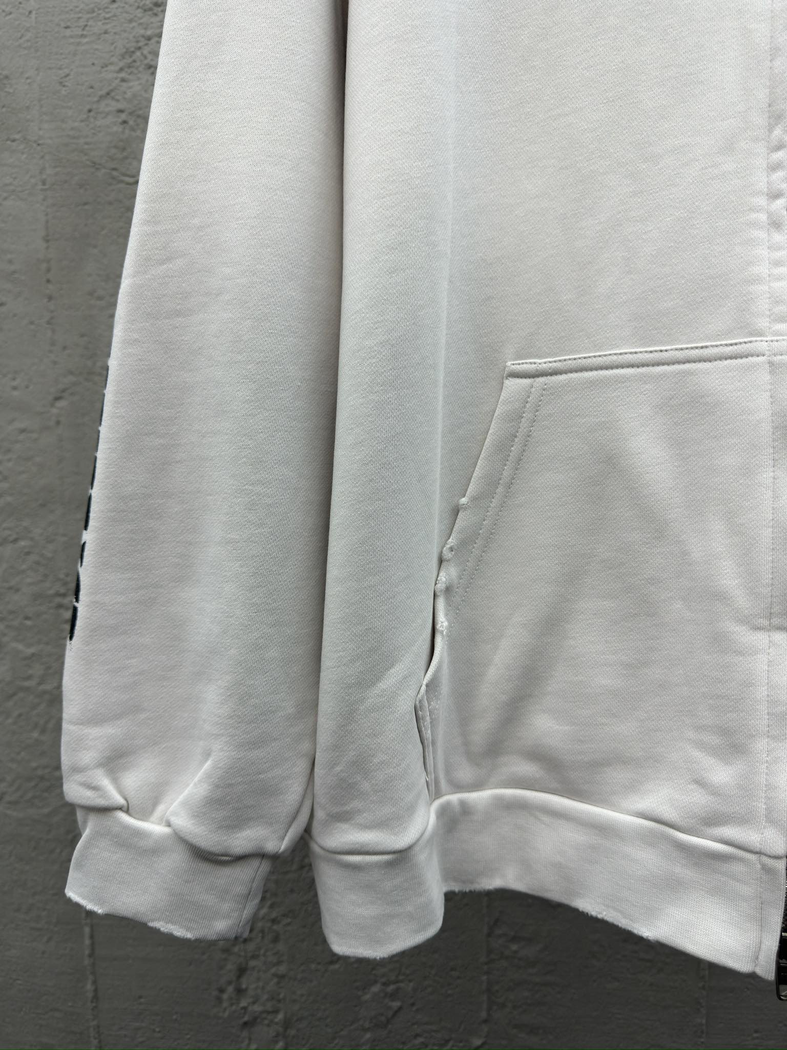 Balenciaga 模糊字母拉链帽衫外套 6