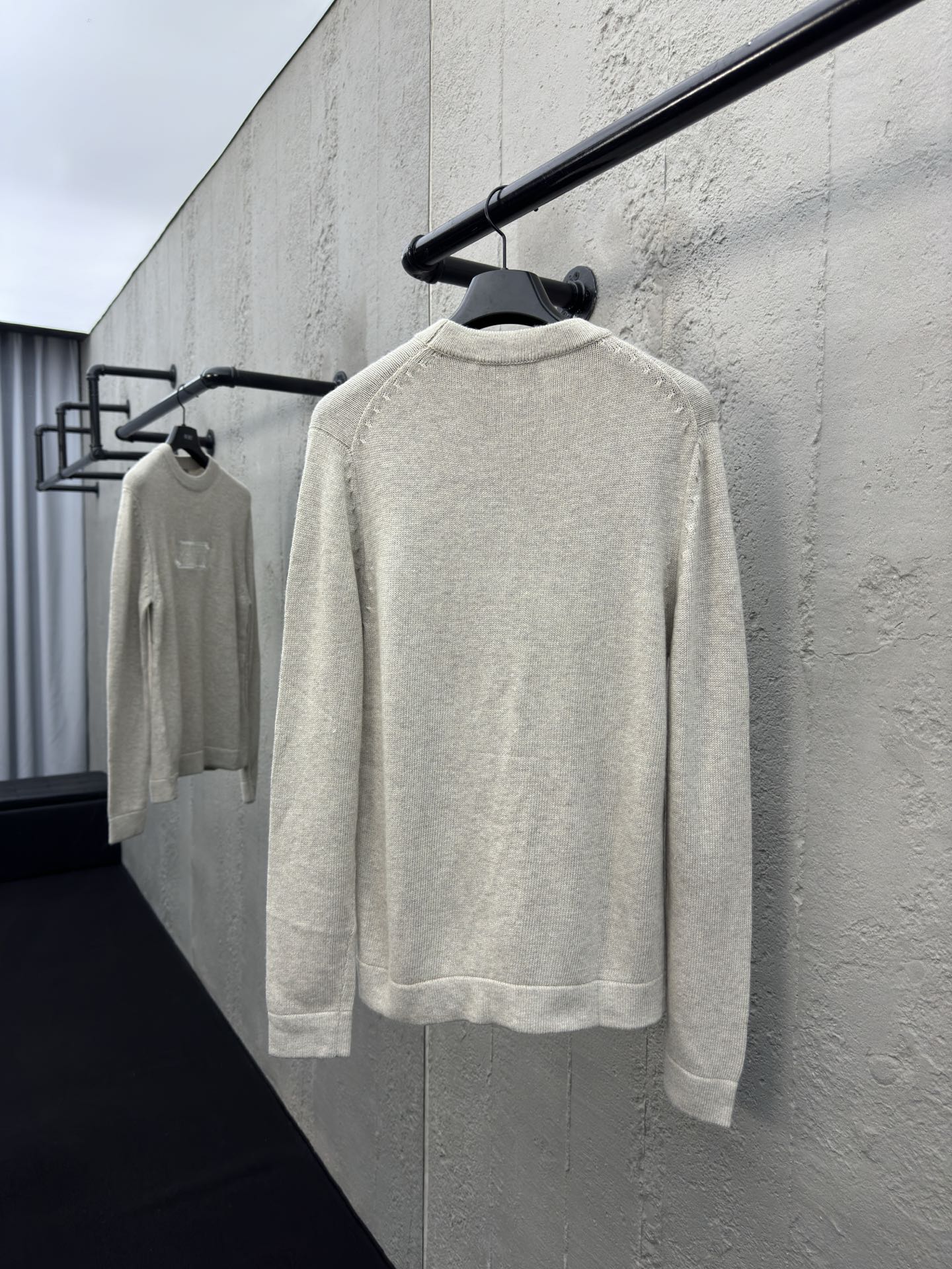 DIOR 胸标水溶刺绣毛衣 2