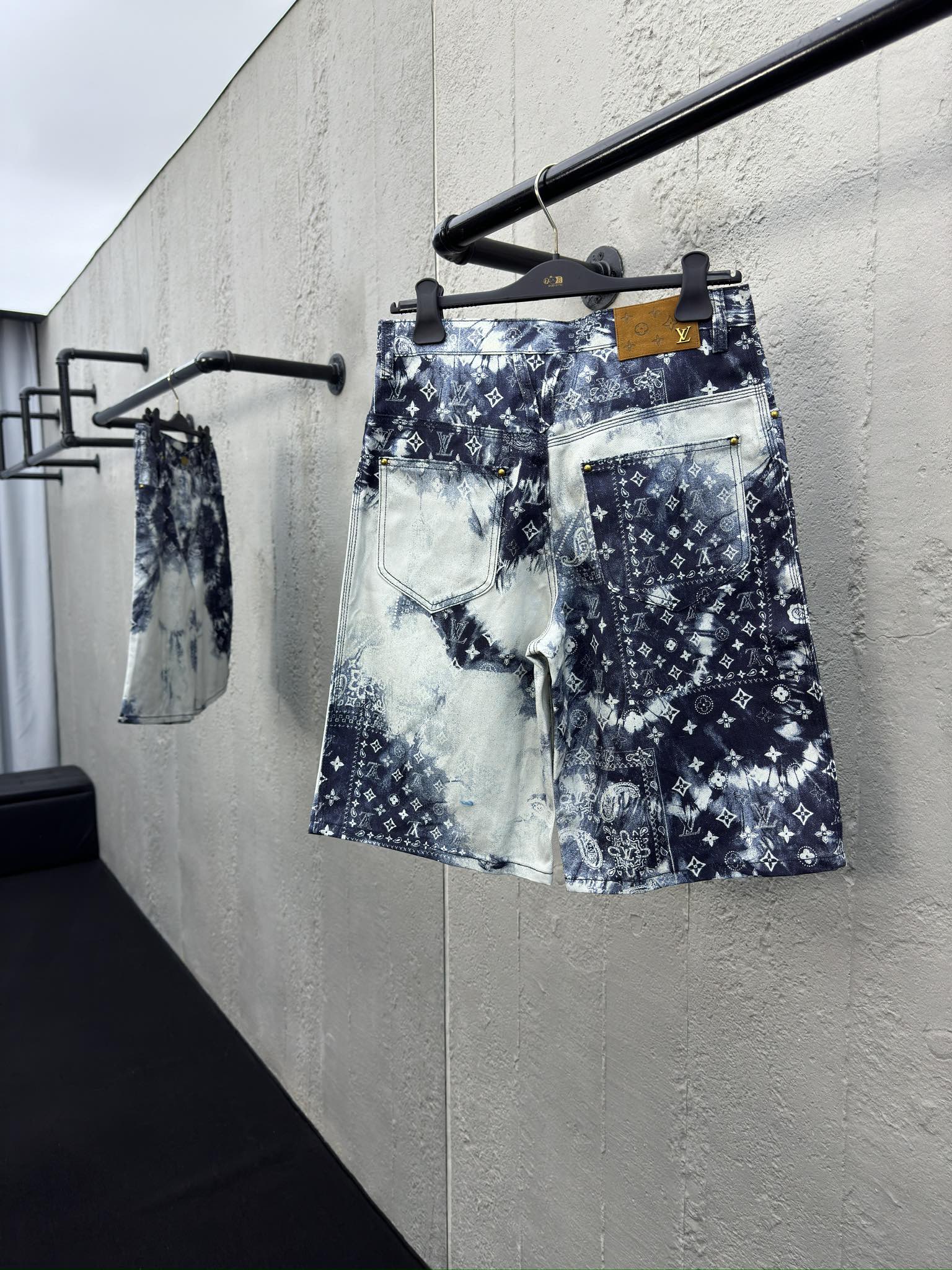 LOUIS VUITTON 腰果花牛仔短裤 2
