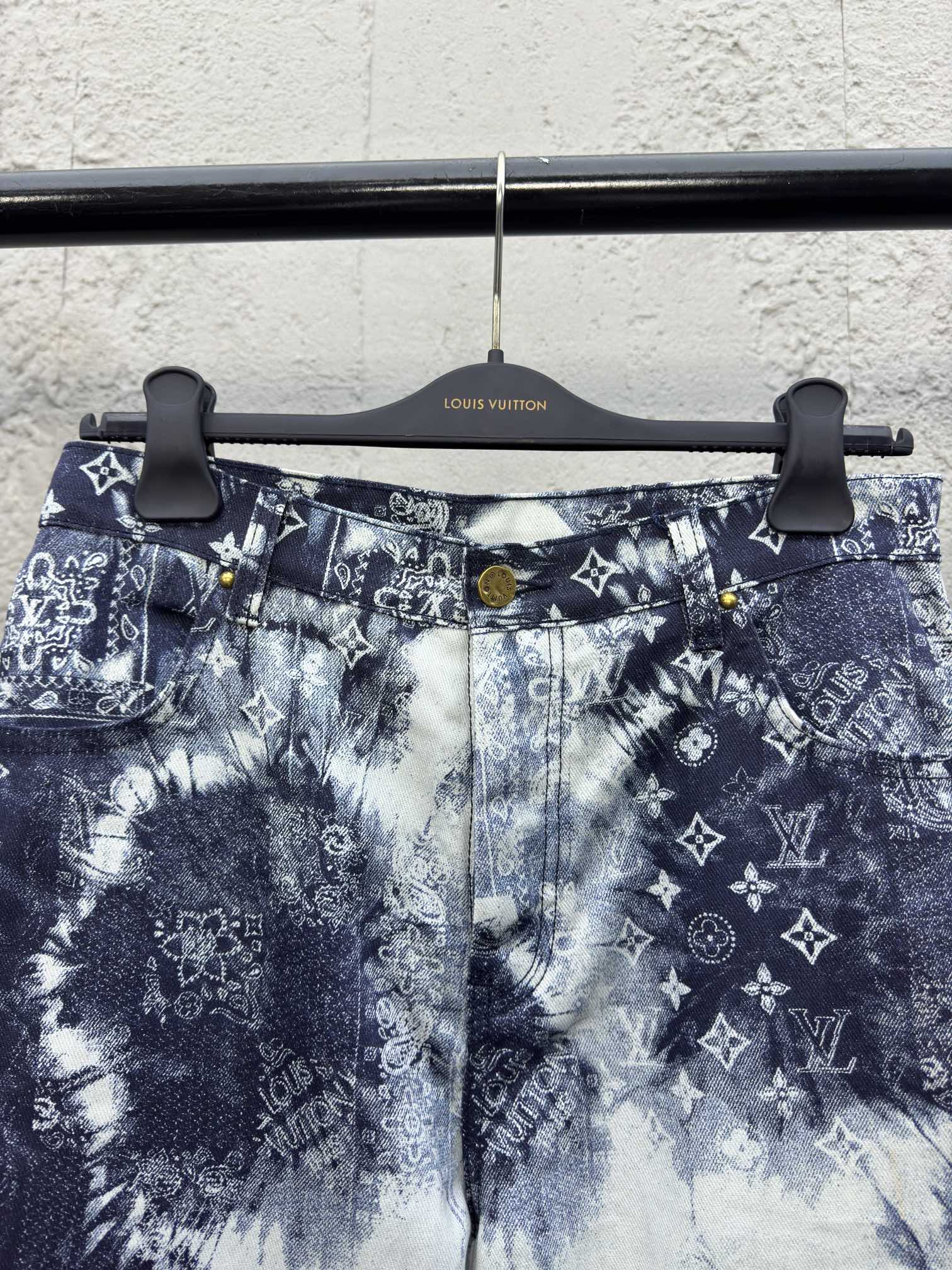 LOUIS VUITTON 腰果花牛仔短裤 3