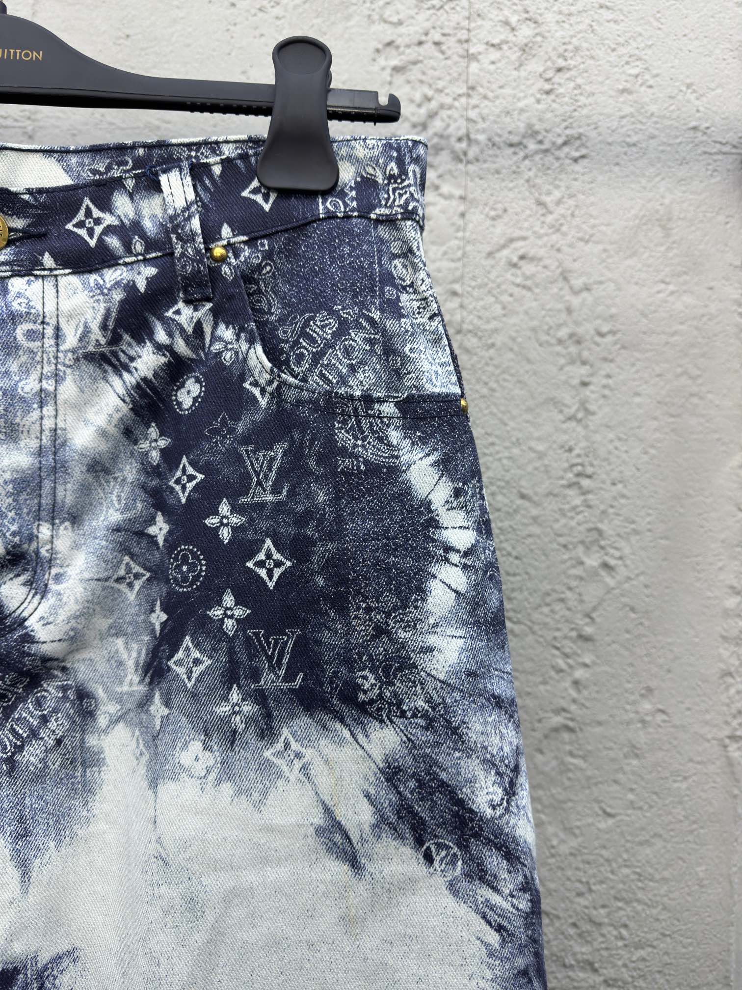LOUIS VUITTON 腰果花牛仔短裤 5