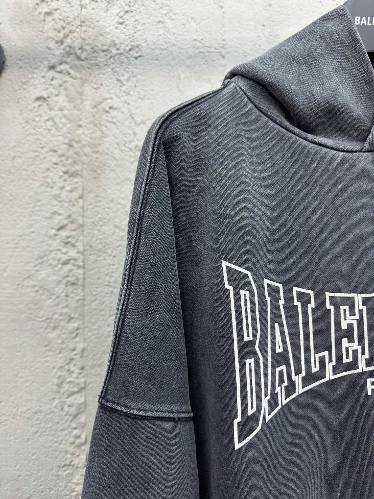 Balenciaga 纹裂开裂字母连帽卫衣 4