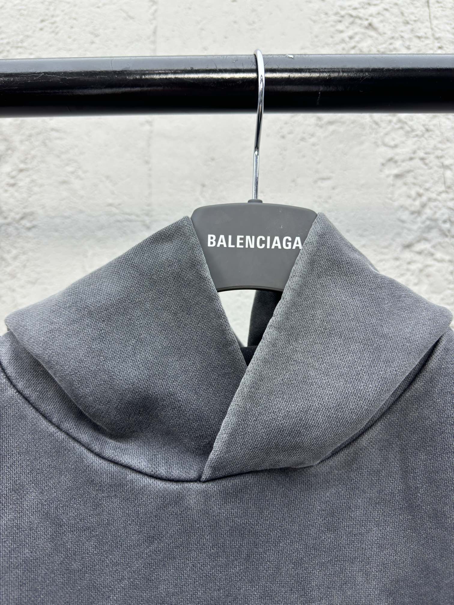 Balenciaga 纹裂开裂字母连帽卫衣 3