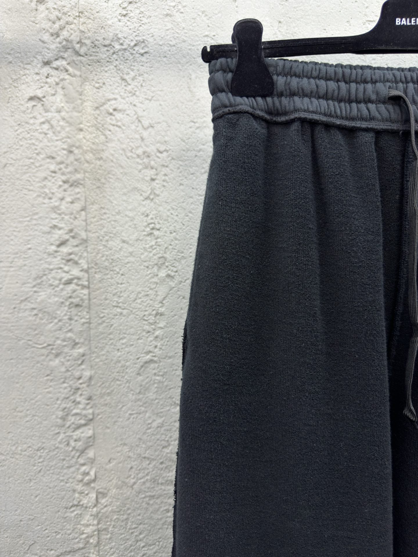 Balenciaga 反穿圆环刺绣字母长裤 4