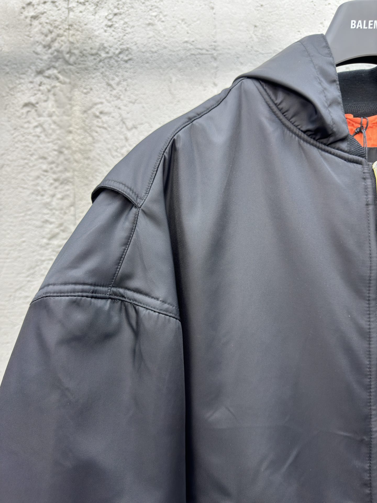 Balenciaga 美纹纸胶带飞行员棉服外套 4