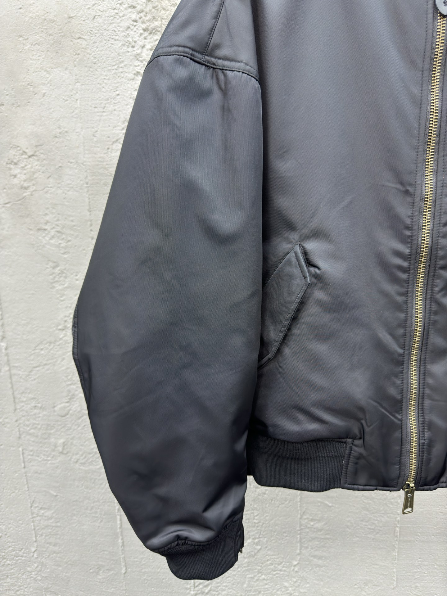 Balenciaga 美纹纸胶带飞行员棉服外套 6