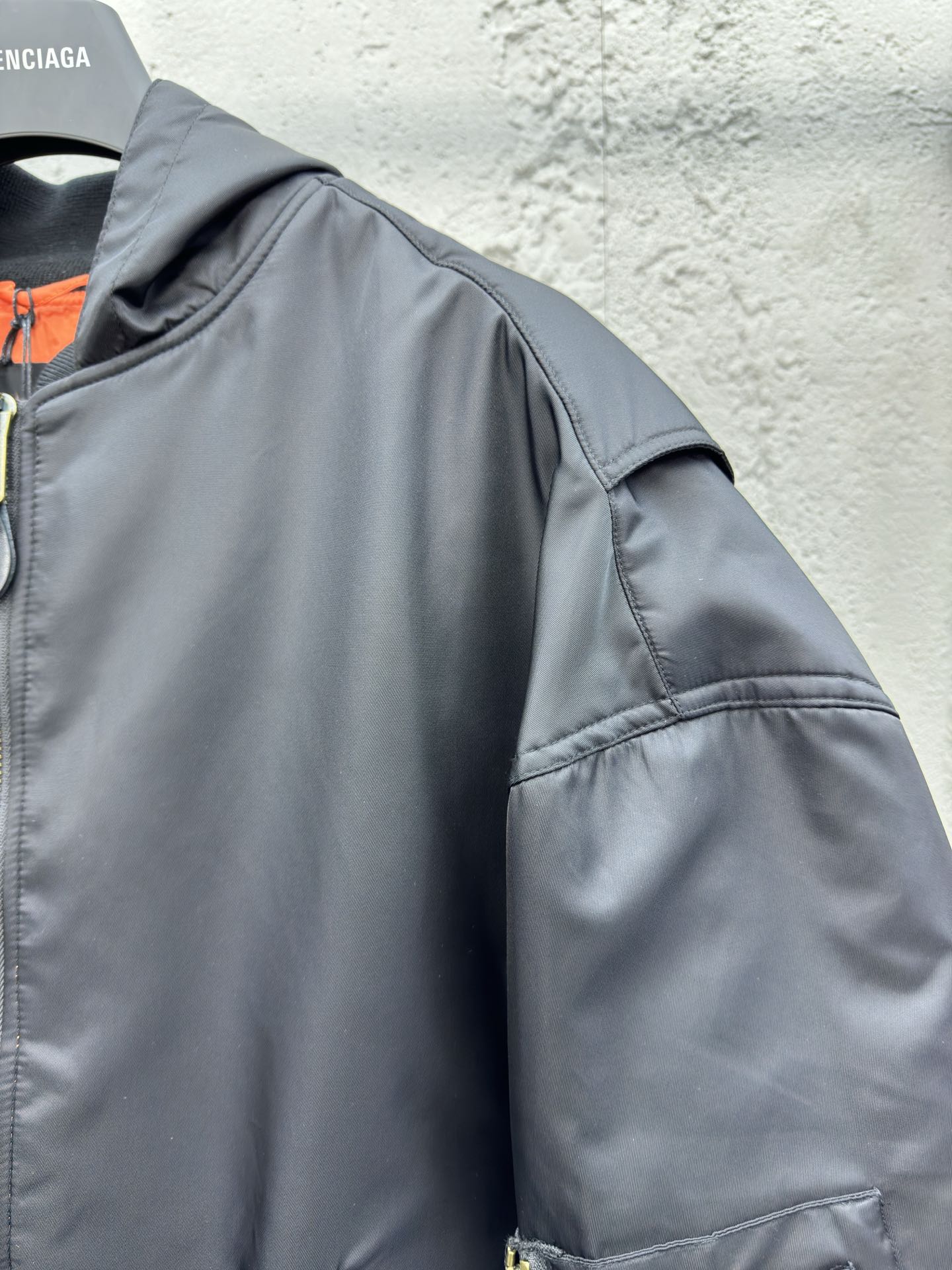 Balenciaga 美纹纸胶带飞行员棉服外套 5