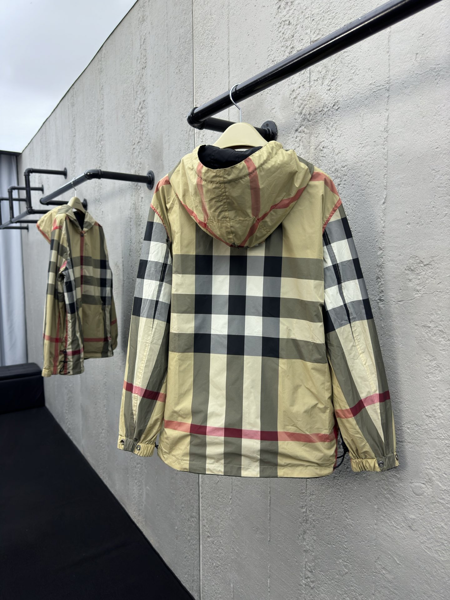BURBERRY 双面穿格纹连帽外套 2